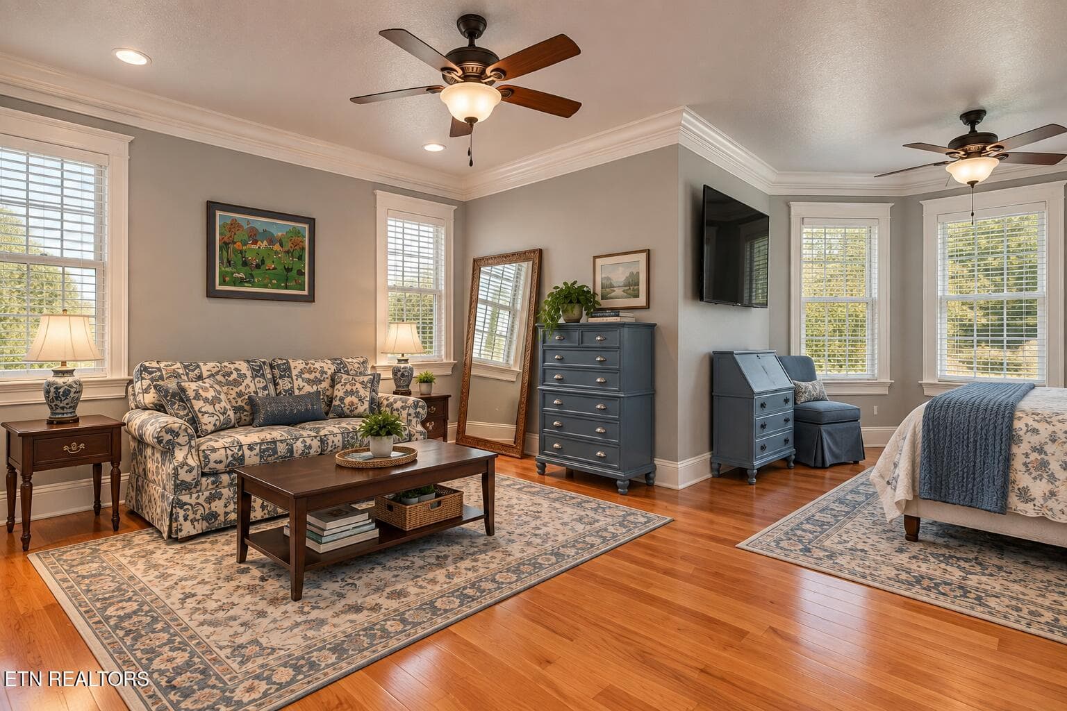 Elegant Blue-Gray Traditional Master Sui - 2760 River Island Blvd, Kodak, TN 37764, Kodak
