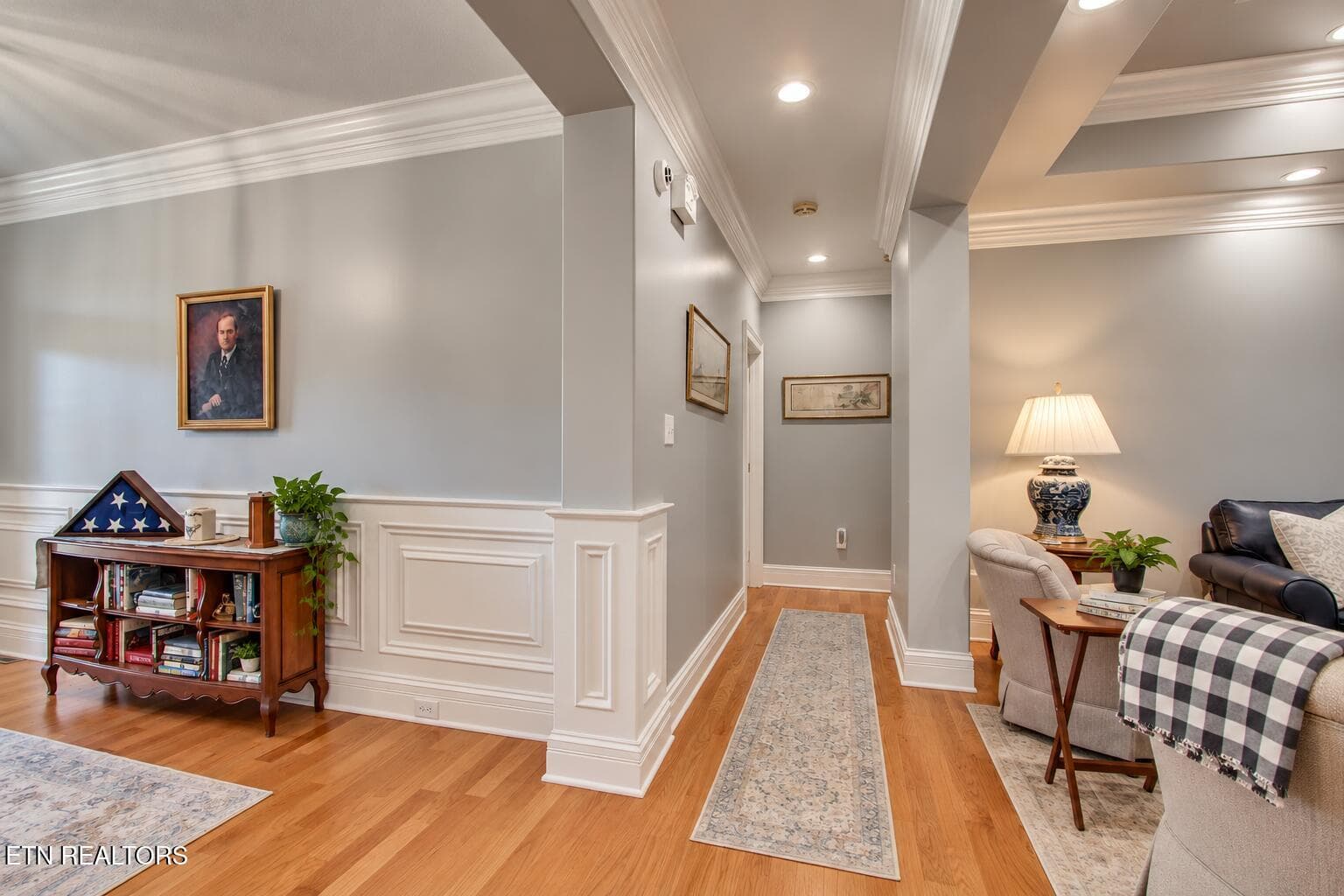 Elegant Traditional Home Hallway Vignett - 2760 River Island Blvd, Kodak, TN 37764, Kodak
