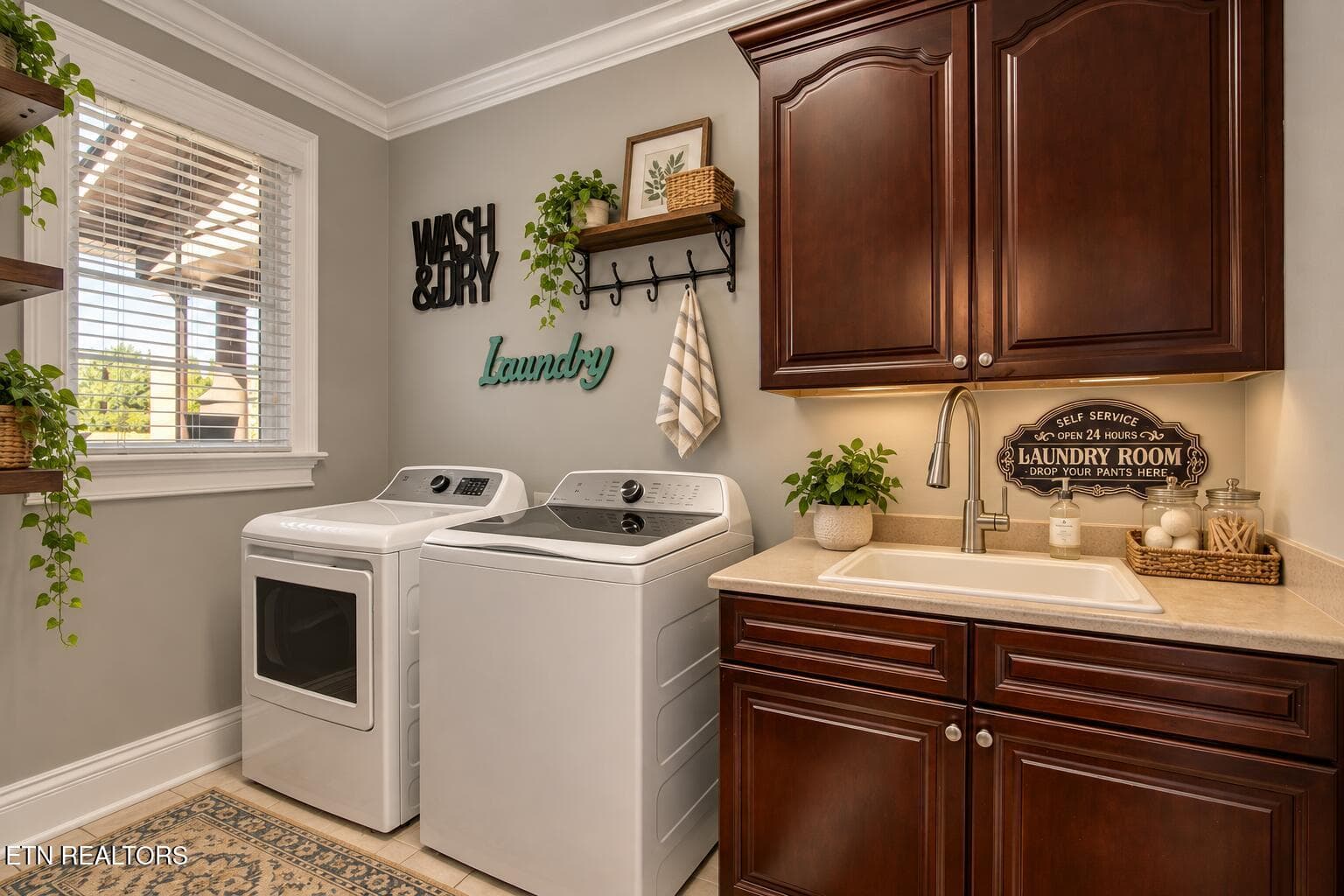 Warm Traditional Laundry Room Retreat - 2760 River Island Blvd, Kodak, TN 37764, Kodak