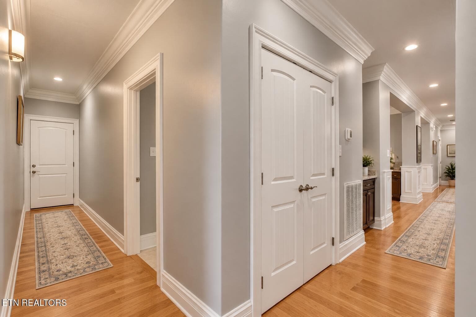 Upscale Warm Oak Hallway Intersection - 2760 River Island Blvd, Kodak, TN 37764, Kodak