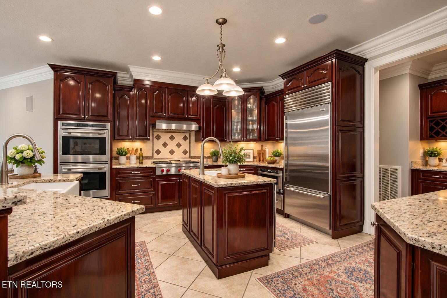 Luxurious Traditional Cherrywood Kitchen - 2760 River Island Blvd, Kodak, TN 37764, Kodak