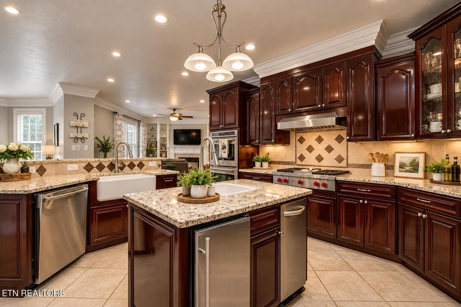 Luxurious Cherry Kitchen and Living Spac - 2760 River Island Blvd, Kodak, TN 37764, Kodak
