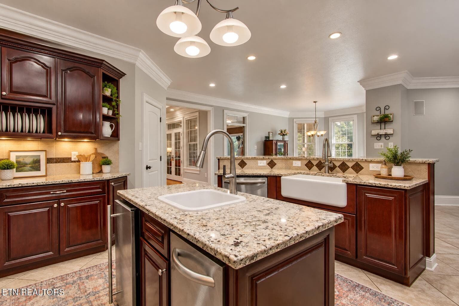 Warm Cherrywood Kitchen and Dining Nook - 2760 River Island Blvd, Kodak, TN 37764, Kodak