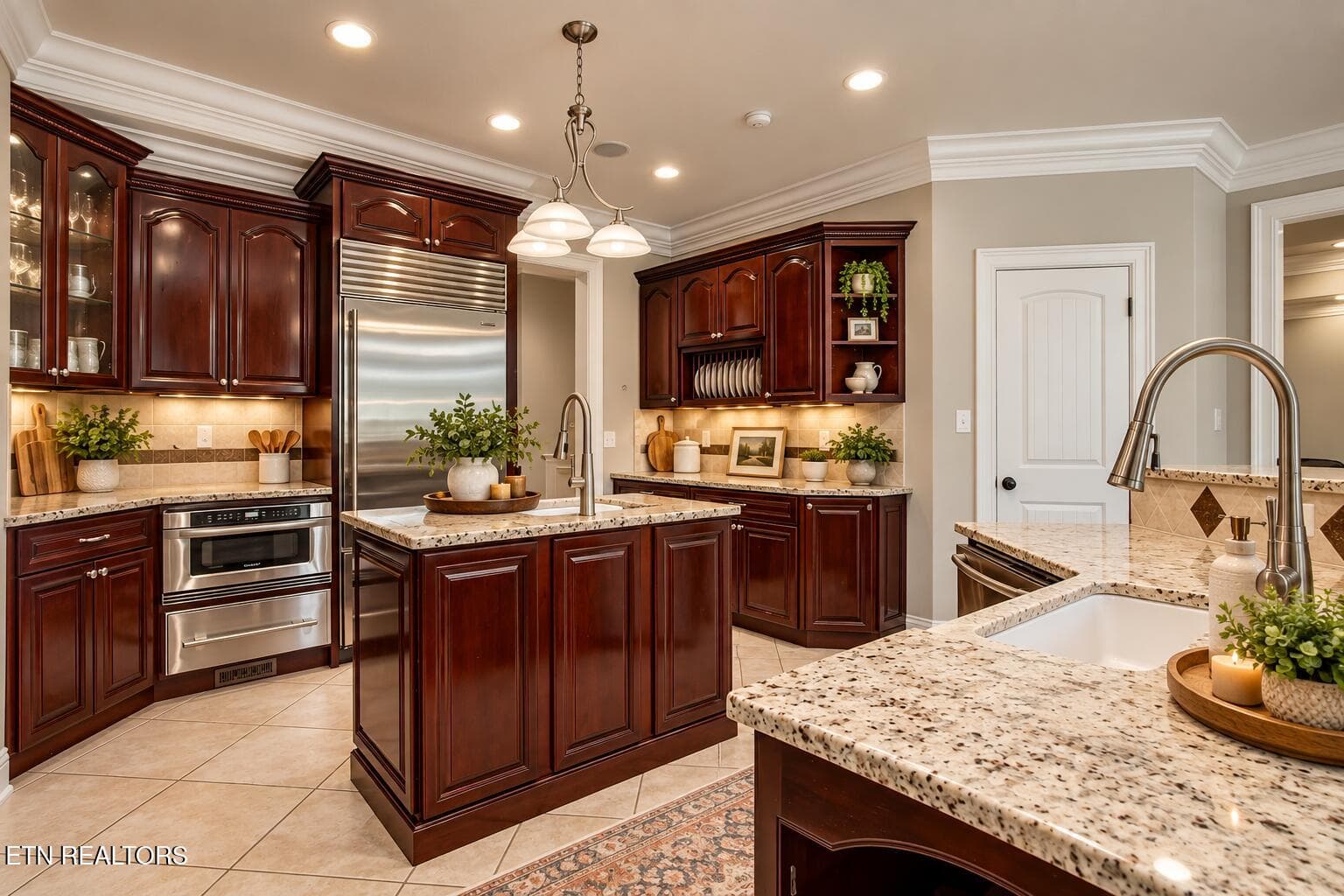 Warm Traditional Cherrywood Kitchen - 2760 River Island Blvd, Kodak, TN 37764, Kodak