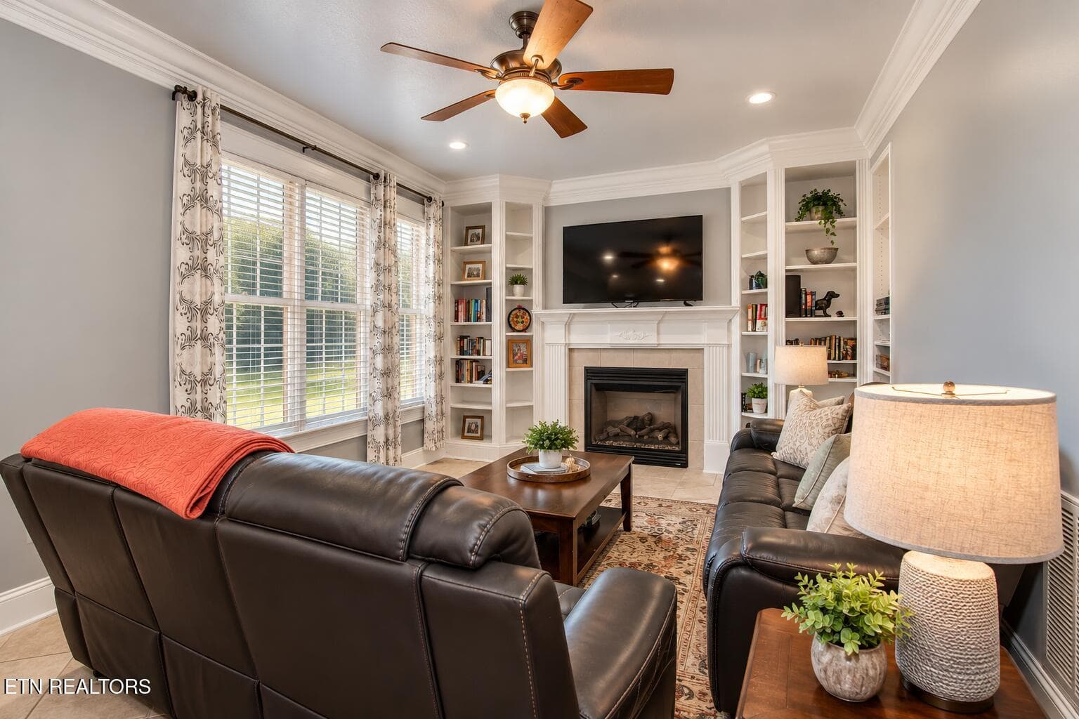Cozy Neutral Living Room Retreat - 2760 River Island Blvd, Kodak, TN 37764, Kodak