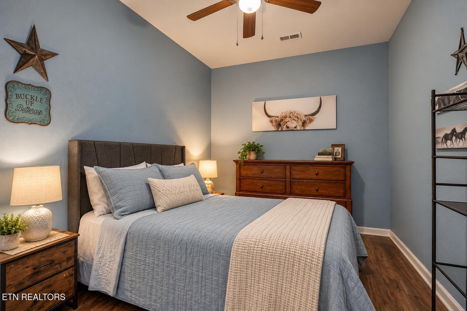 Cozy Western Farmhouse Bedroom - 2760 River Island Blvd, Kodak, TN 37764, Kodak
