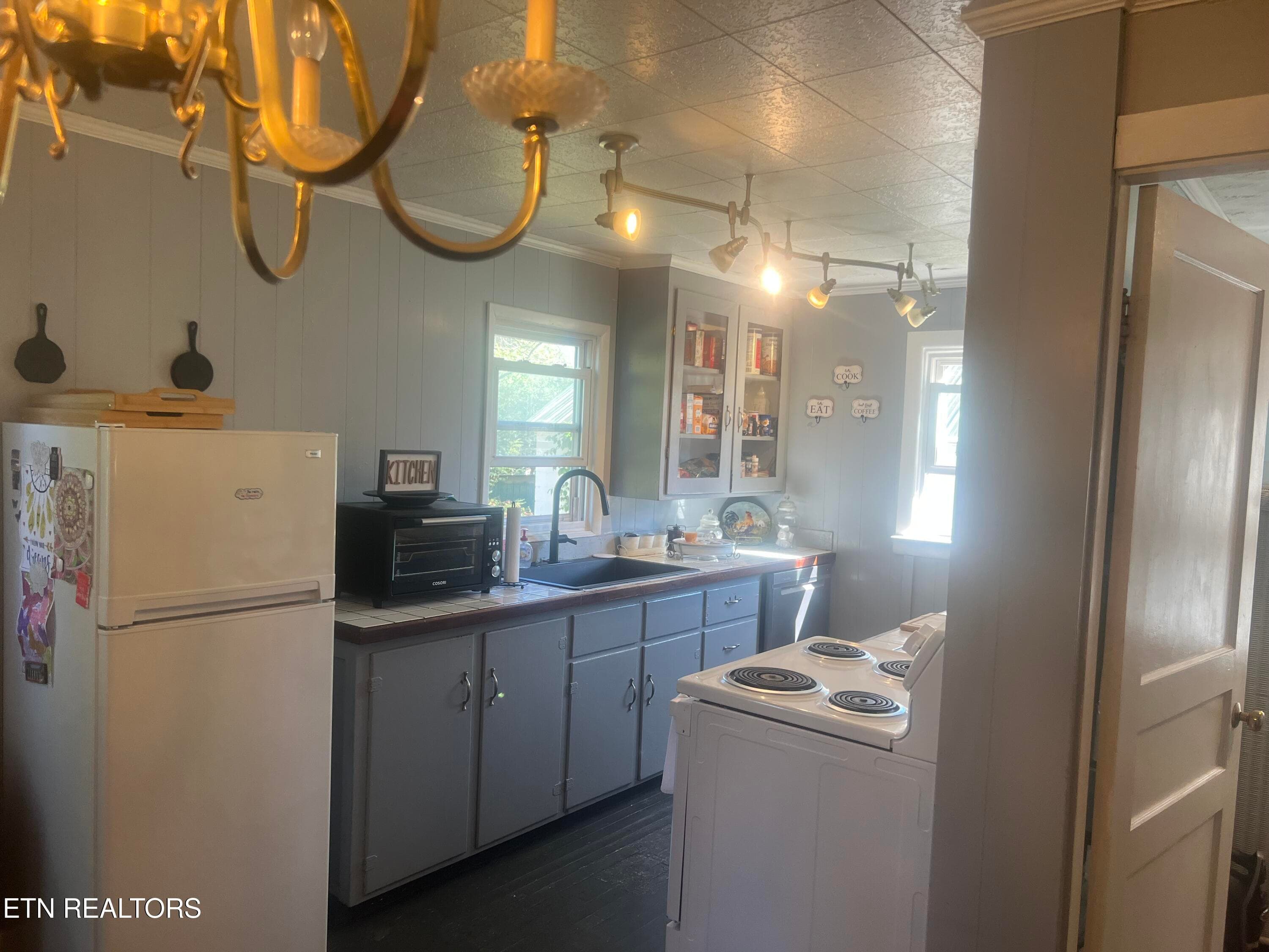 IMG_6831 - 607 N Spring St, Livingston, TN 38570, Livingston