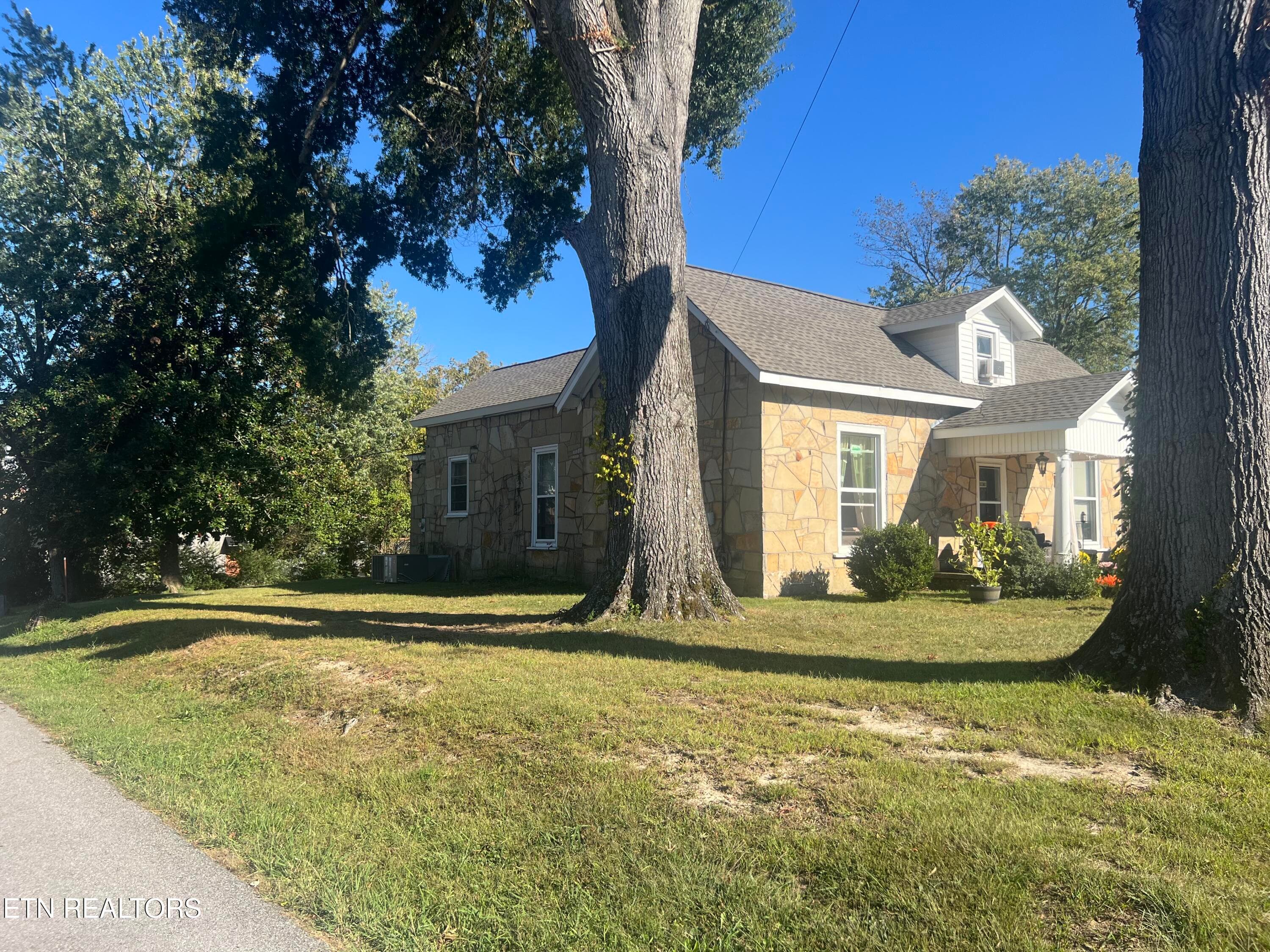 IMG_6922 - 607 N Spring St, Livingston, TN 38570, Livingston