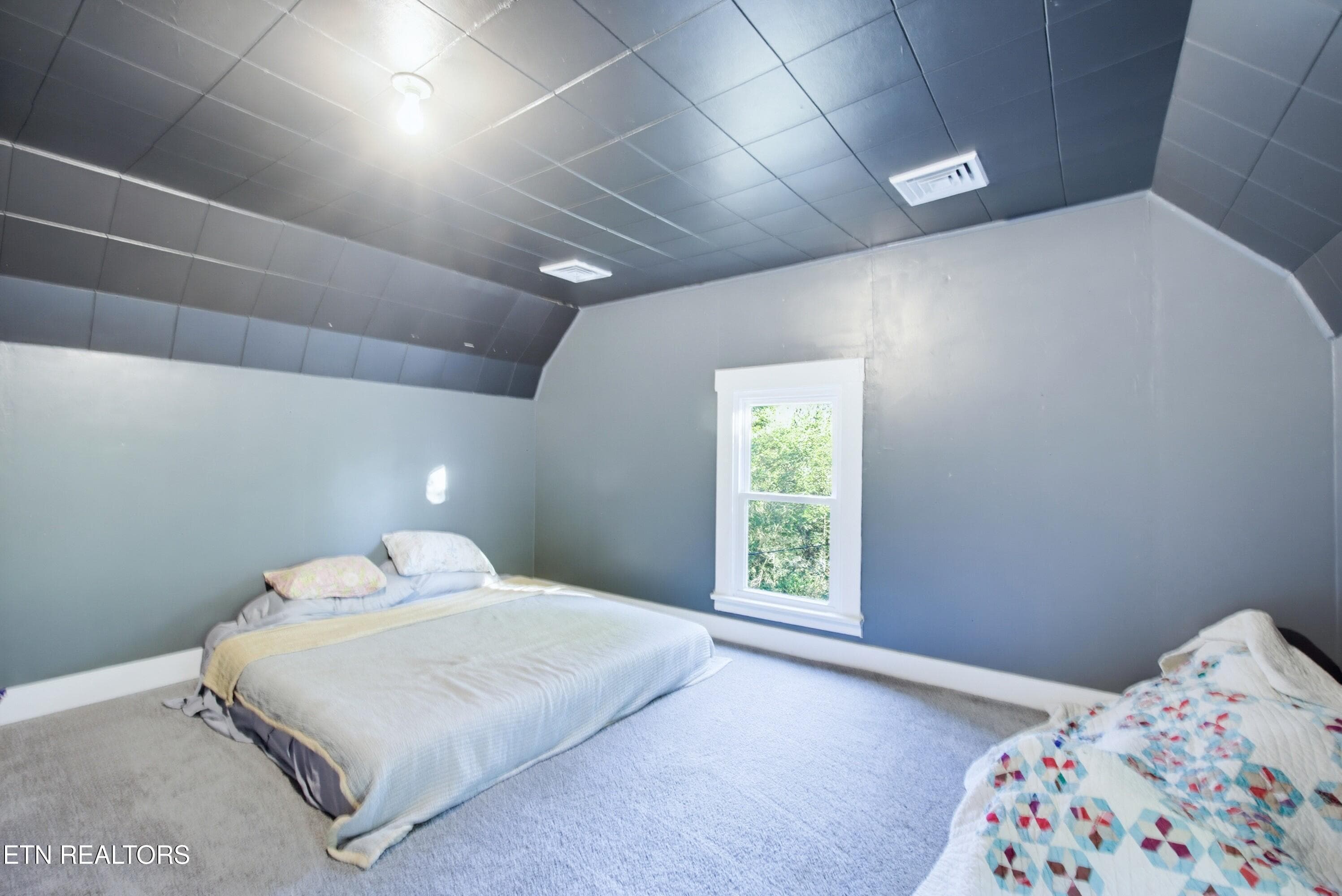 Upstairs room - 116 County Road 216, Niota, TN 37826, Niota