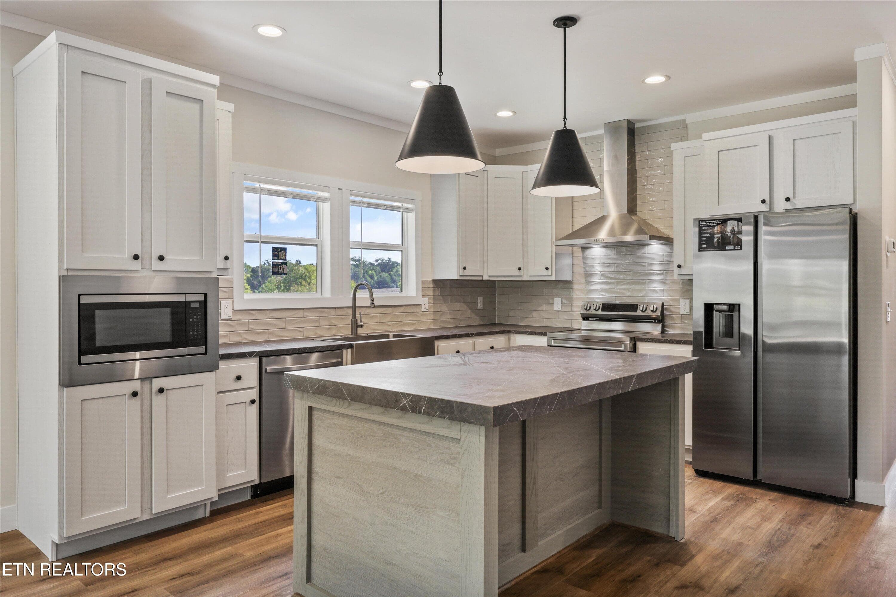 Kitchen - 118 Federal Ferry Circle, Vonore, TN 37885, Vonore