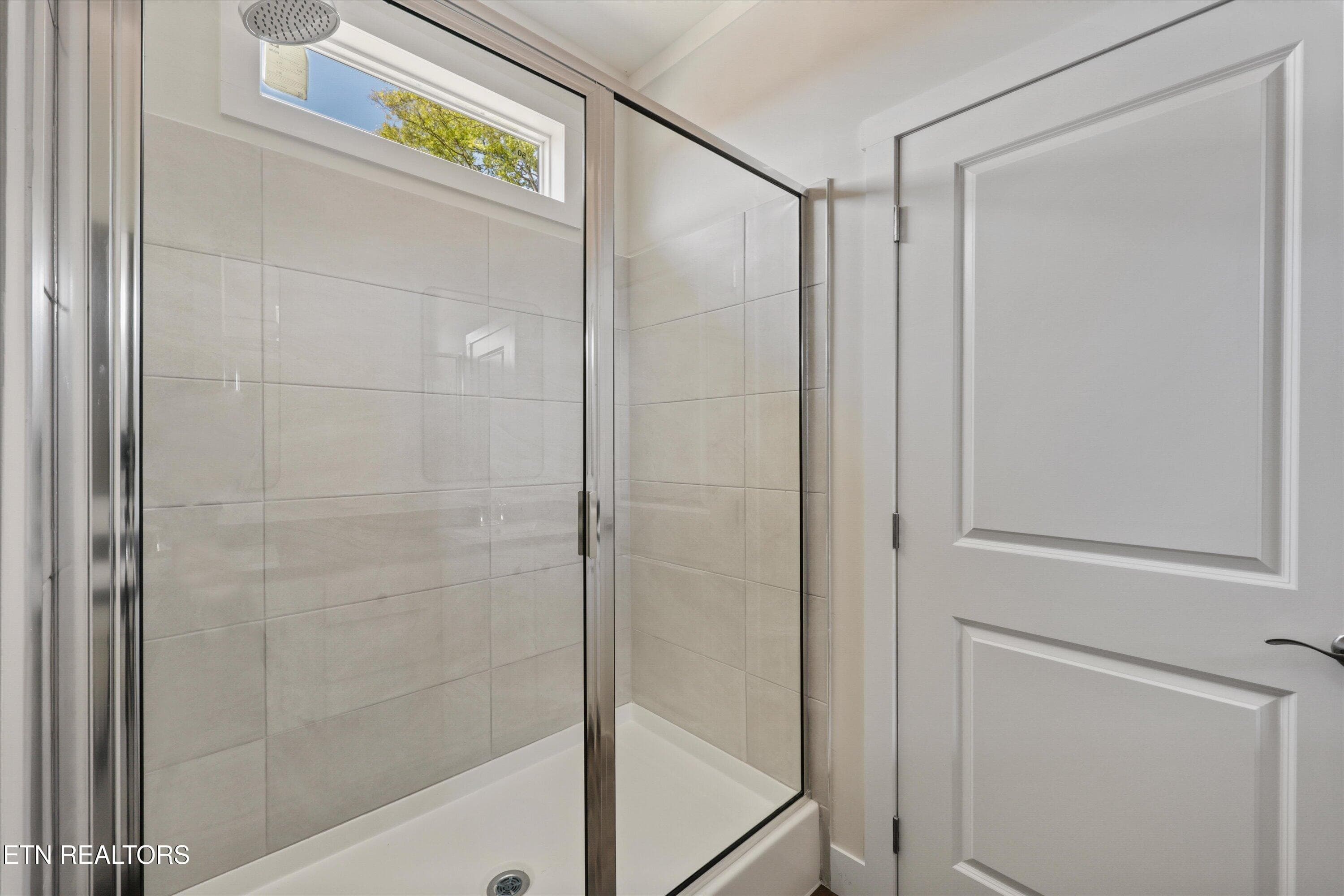Primary Bathroom - 118 Federal Ferry Circle, Vonore, TN 37885, Vonore