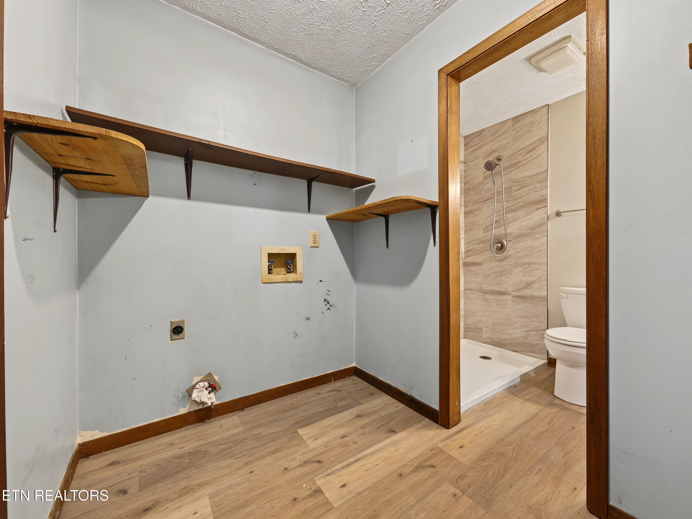 Closeet and laundry - 911 Michelle Drive, Friendsville, TN 37737, Friendsville