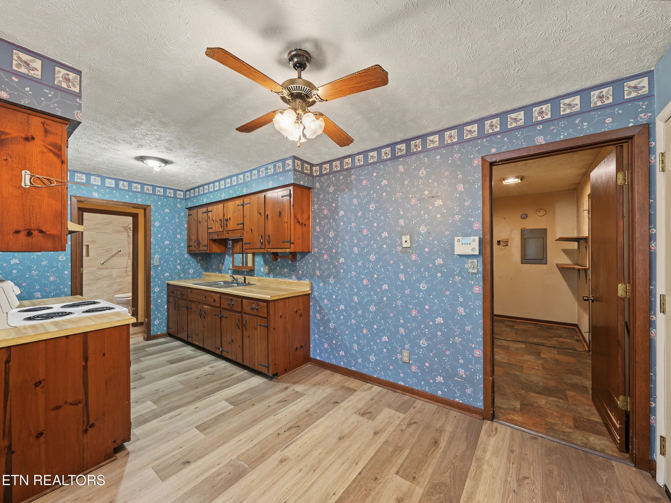 Dining area looking into laundry - 911 Michelle Drive, Friendsville, TN 37737, Friendsville