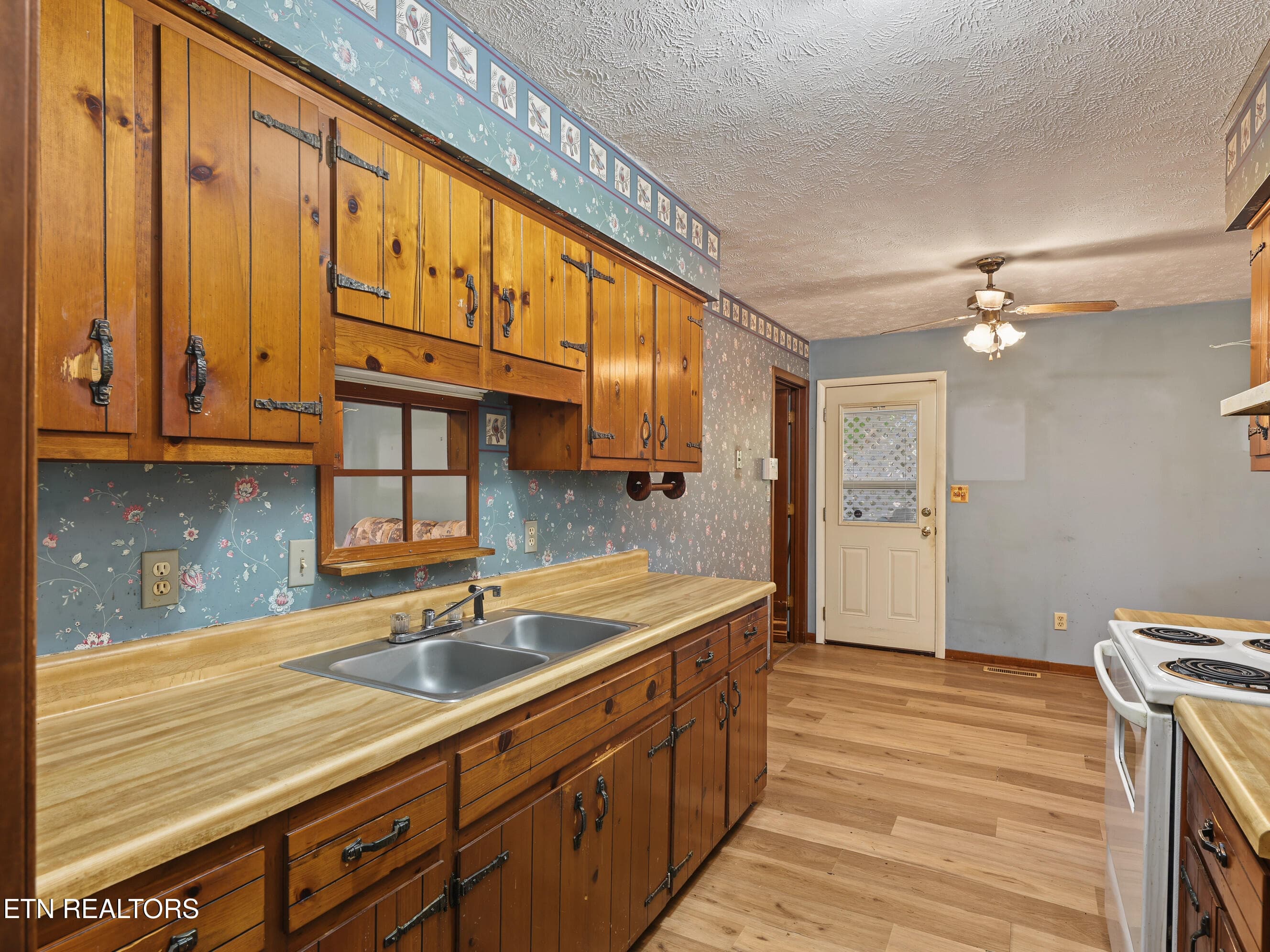 Kitchen - 911 Michelle Drive, Friendsville, TN 37737, Friendsville