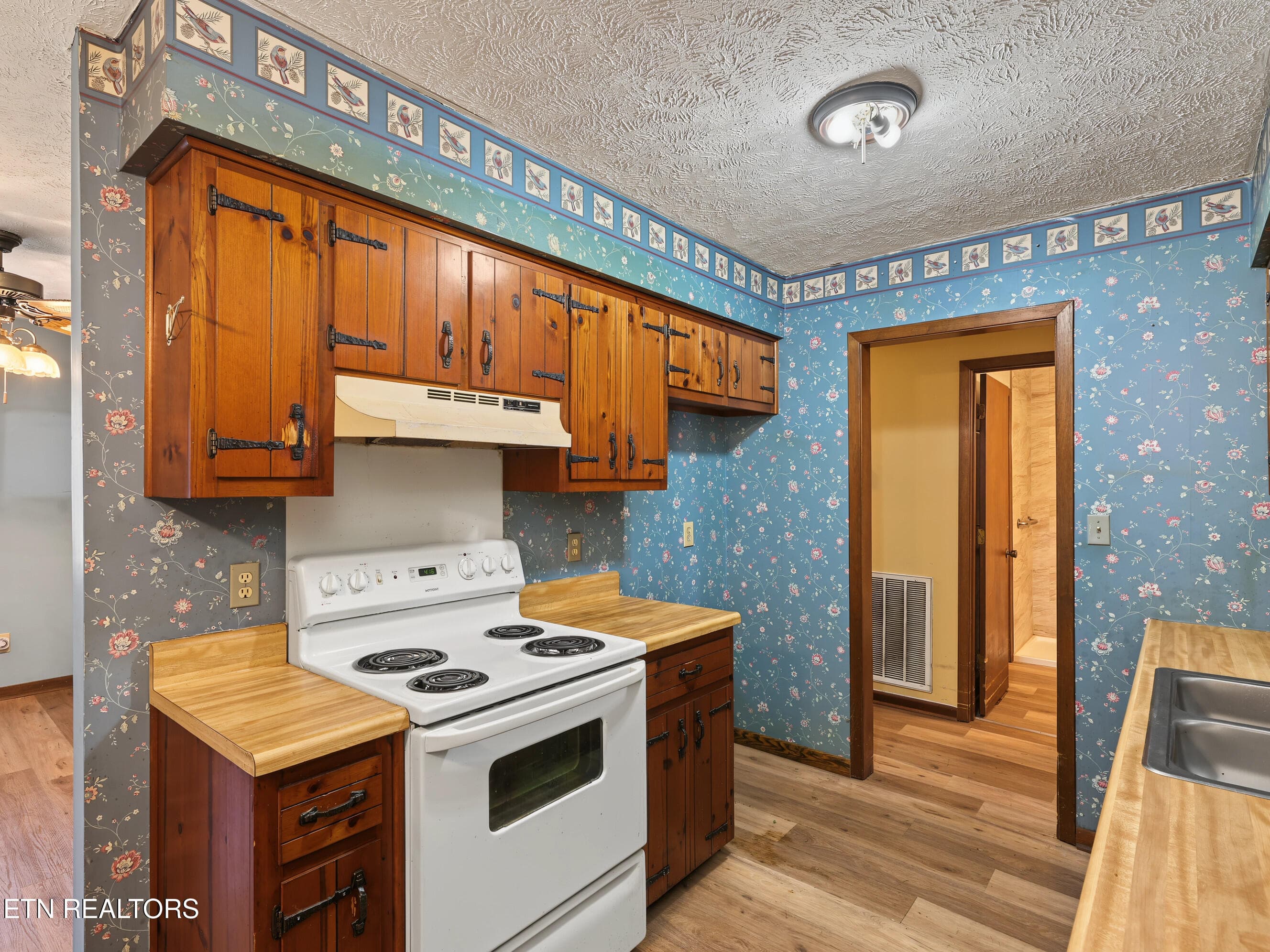 Kitchen - 911 Michelle Drive, Friendsville, TN 37737, Friendsville