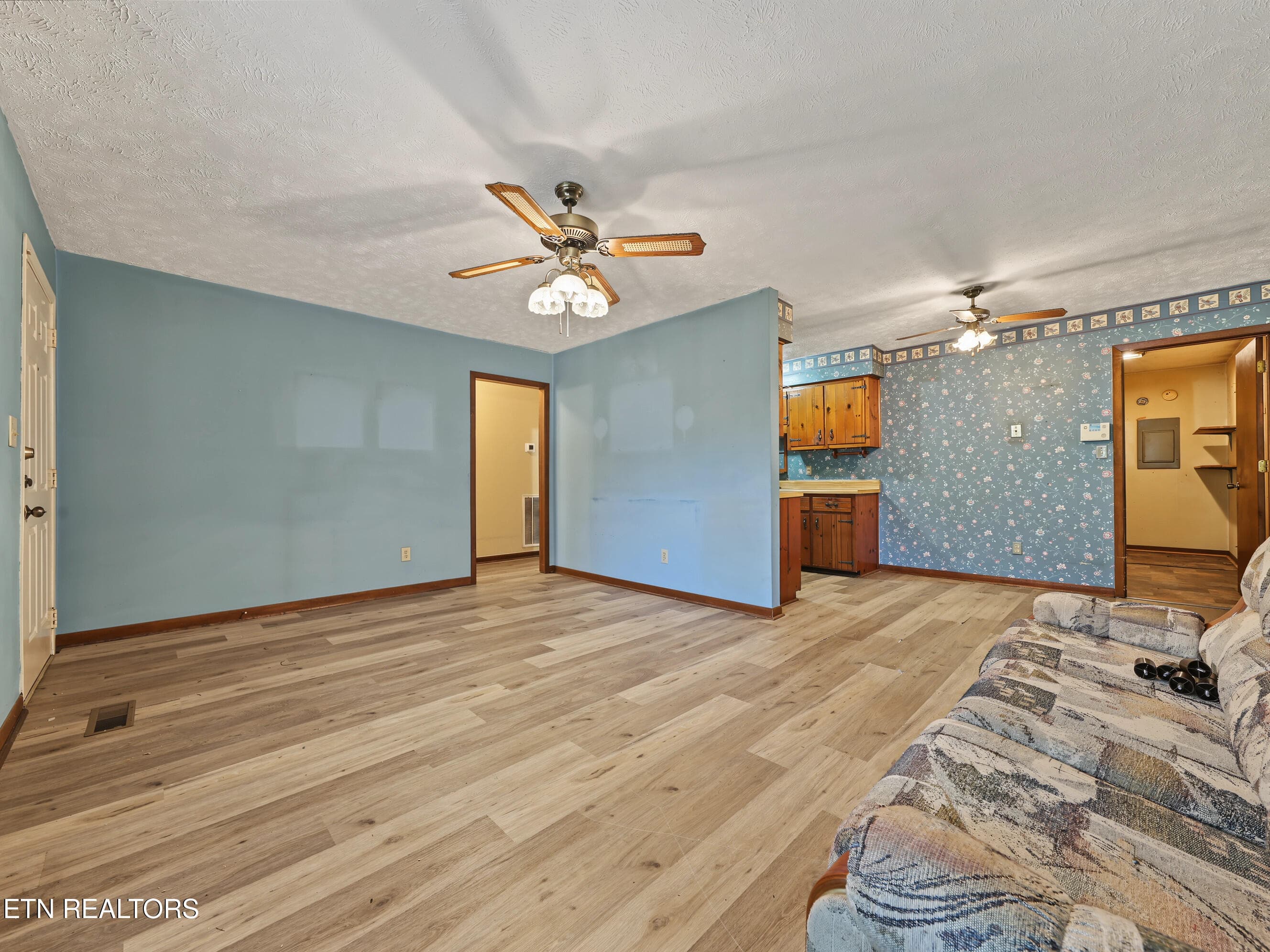 Family room - 911 Michelle Drive, Friendsville, TN 37737, Friendsville