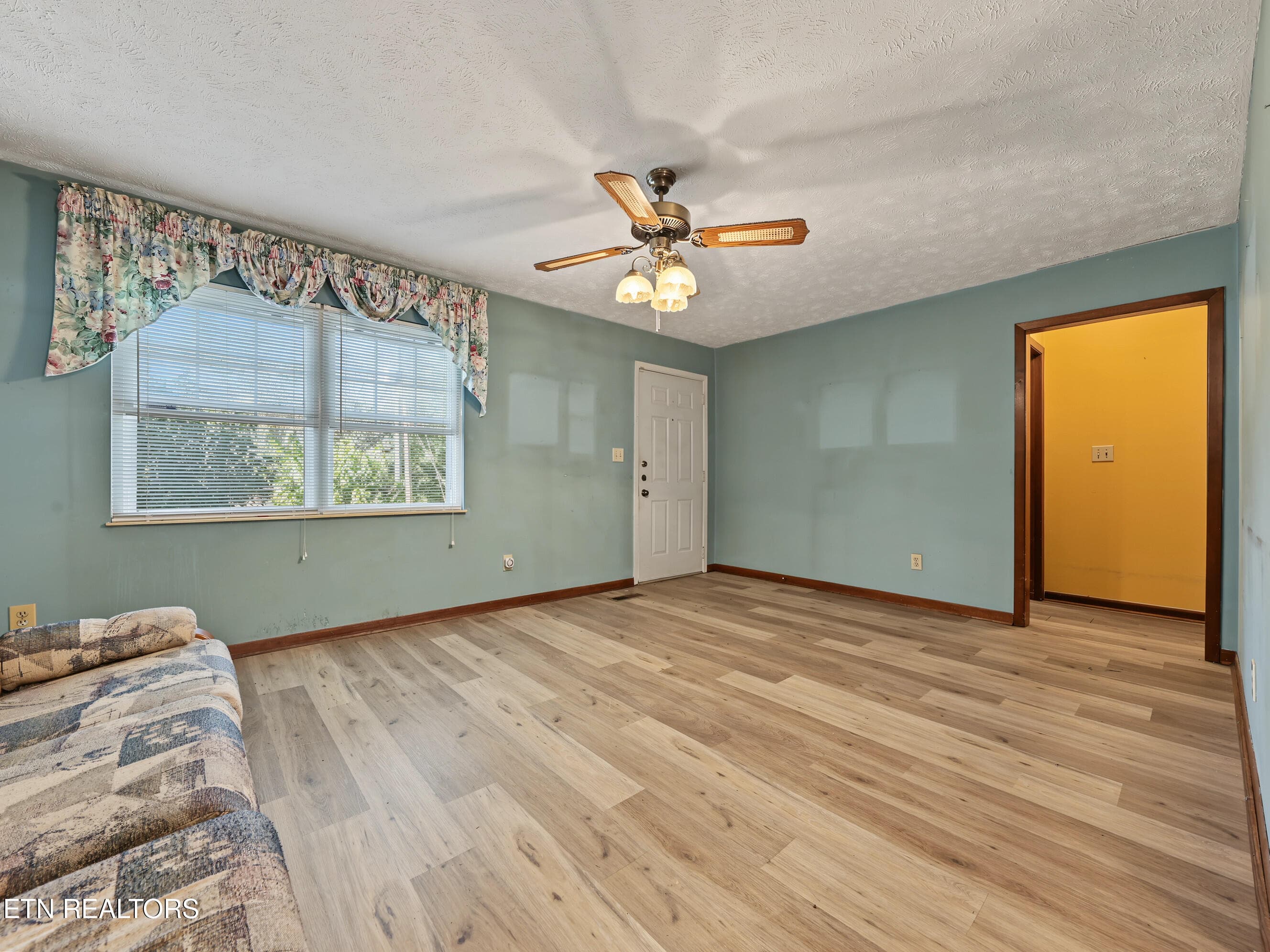 Family room - 911 Michelle Drive, Friendsville, TN 37737, Friendsville
