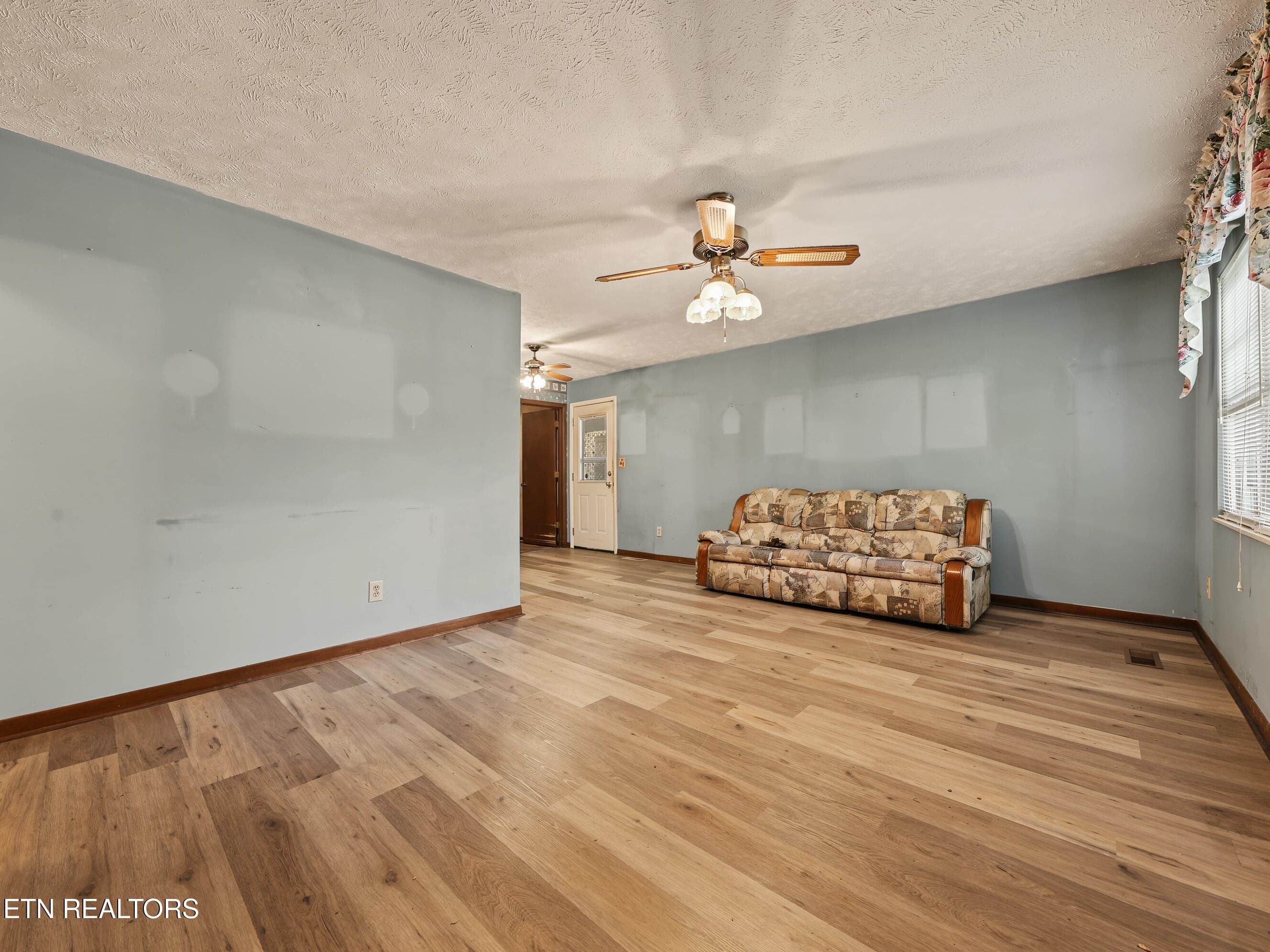 Family room - 911 Michelle Drive, Friendsville, TN 37737, Friendsville