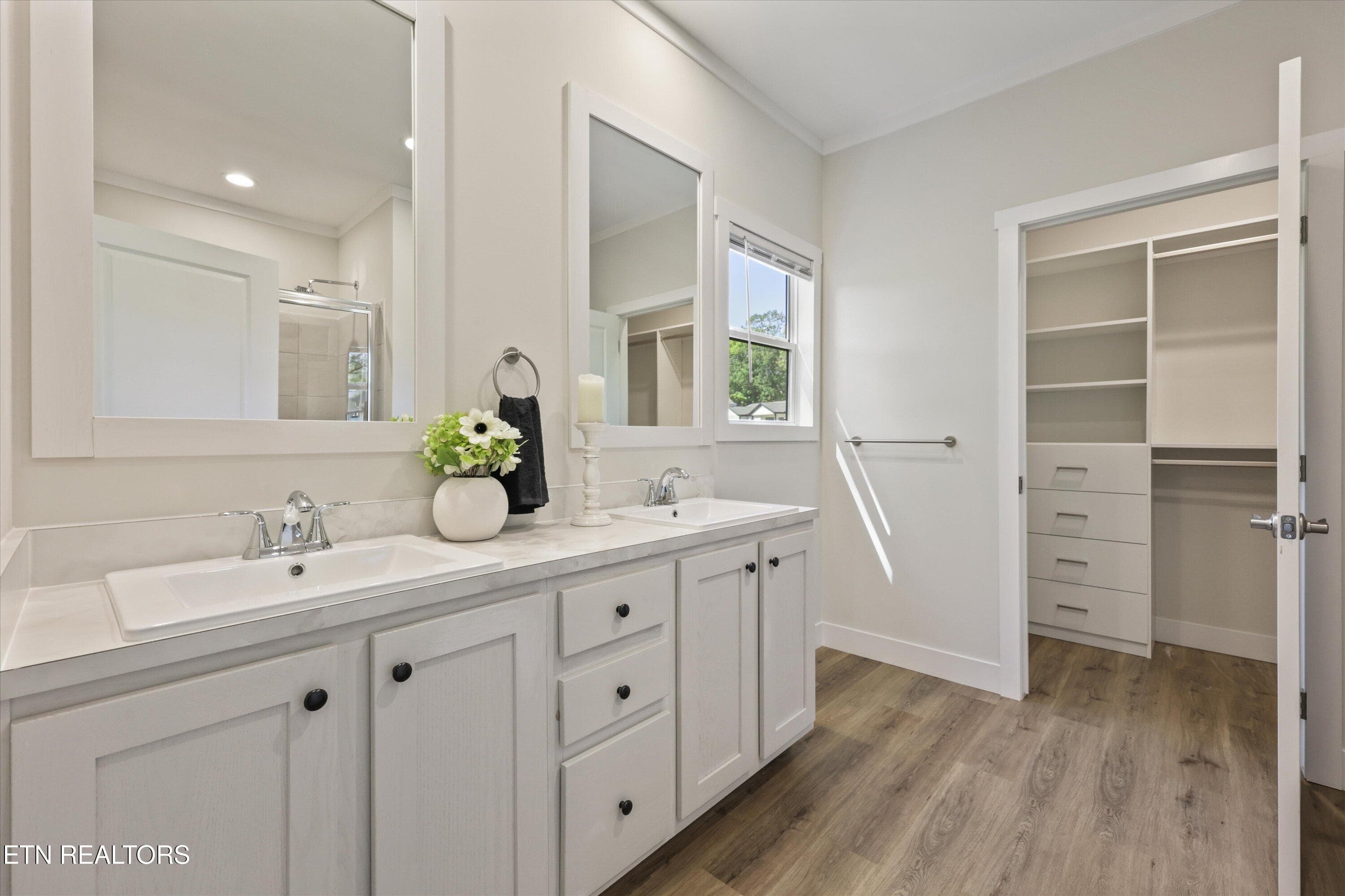 Staged Primary Bathroom - 108 Federal Ferry Circle, Vonore, TN 37885, Vonore