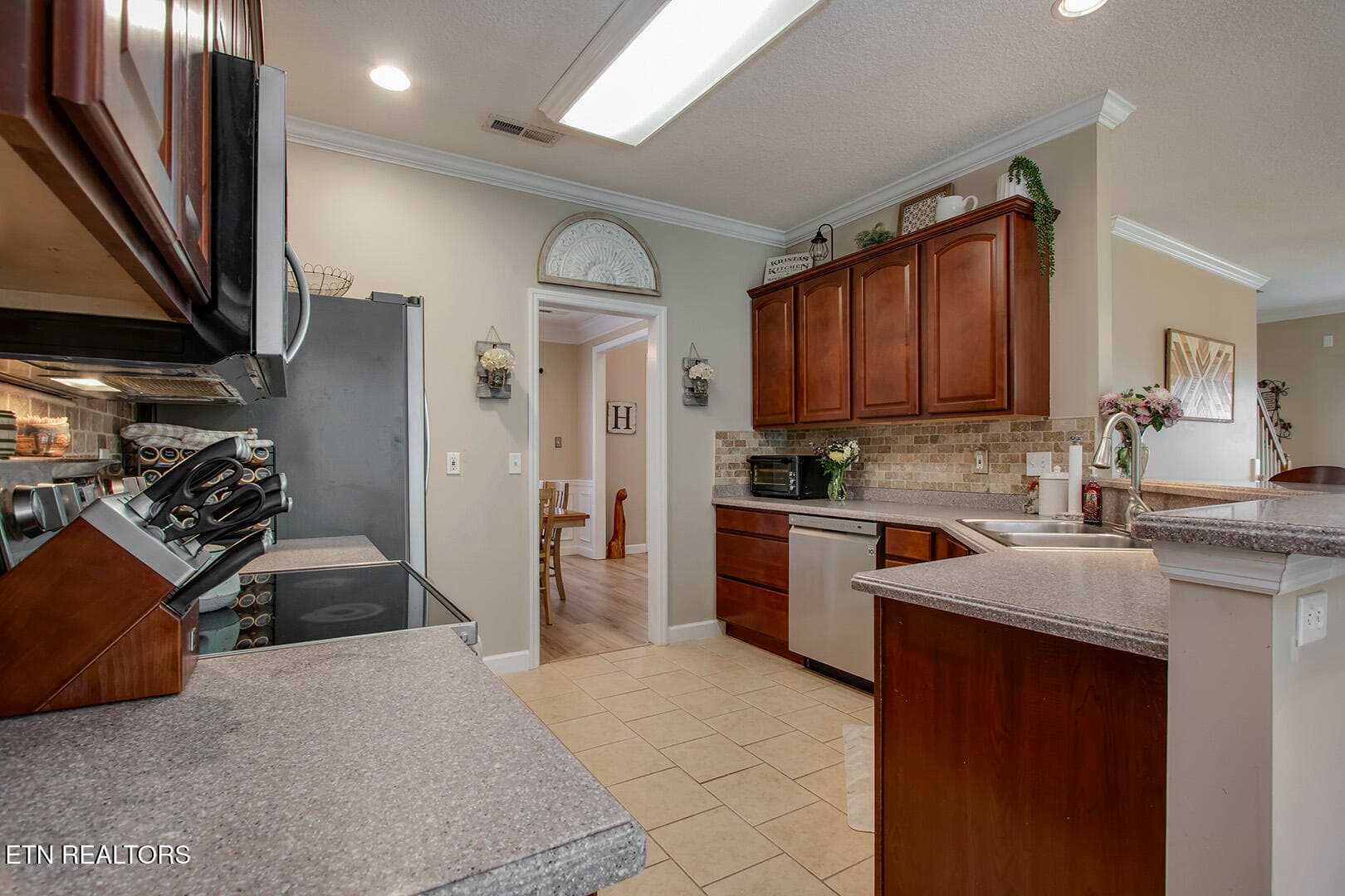 18_TimberGreenLane_2906_Kitchen01 - 2906 Timber Green Lane, Knoxville, TN 37921, Knoxville