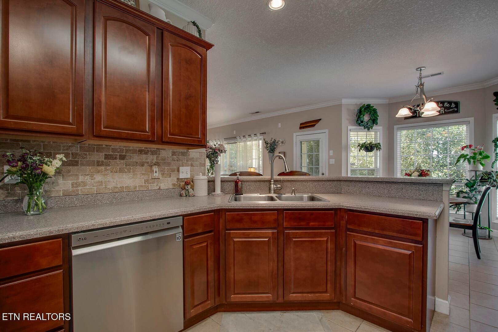 19_TimberGreenLane_2906_Kitchen02 - 2906 Timber Green Lane, Knoxville, TN 37921, Knoxville