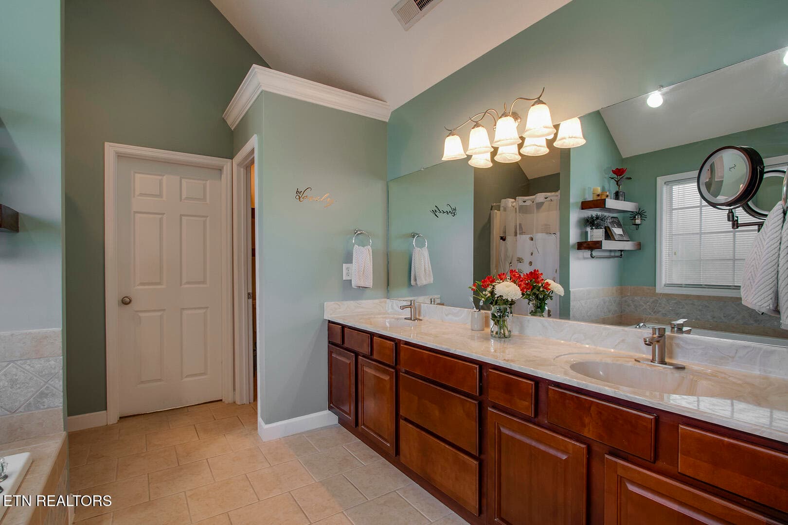33_TimberGreenLane_2906_MasterBath01 - 2906 Timber Green Lane, Knoxville, TN 37921, Knoxville