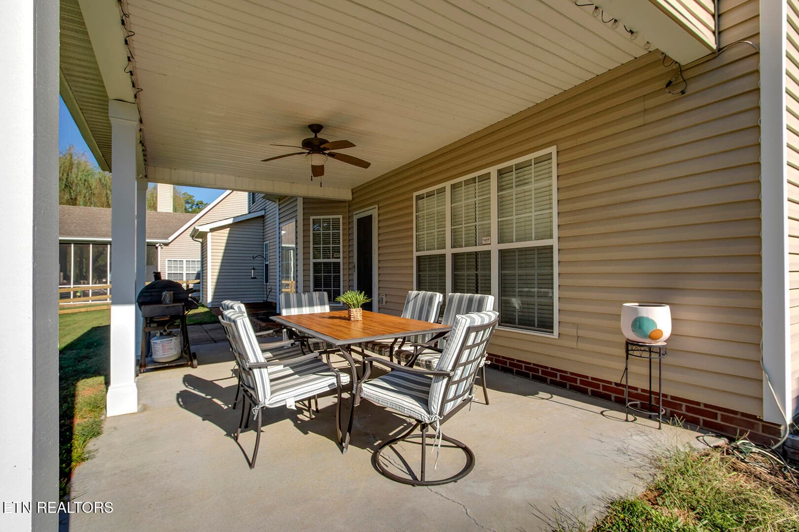 52_TimberGreenLane_2906_CoveredPatio02 - 2906 Timber Green Lane, Knoxville, TN 37921, Knoxville
