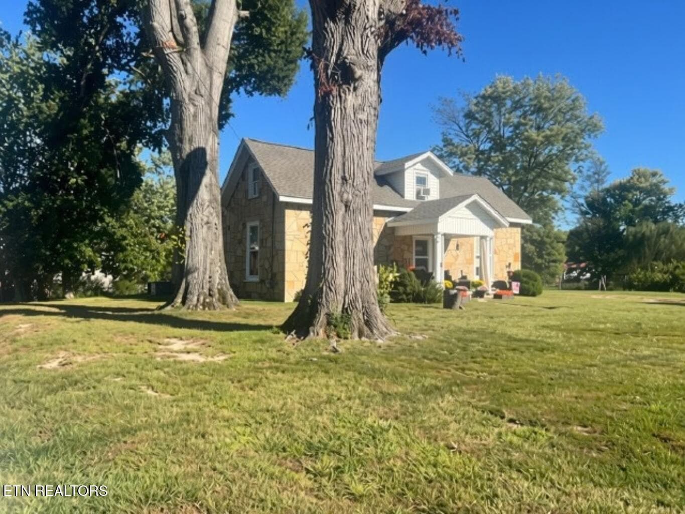 IMG_6779 - 607 N Spring St, Livingston, TN 38570, Livingston