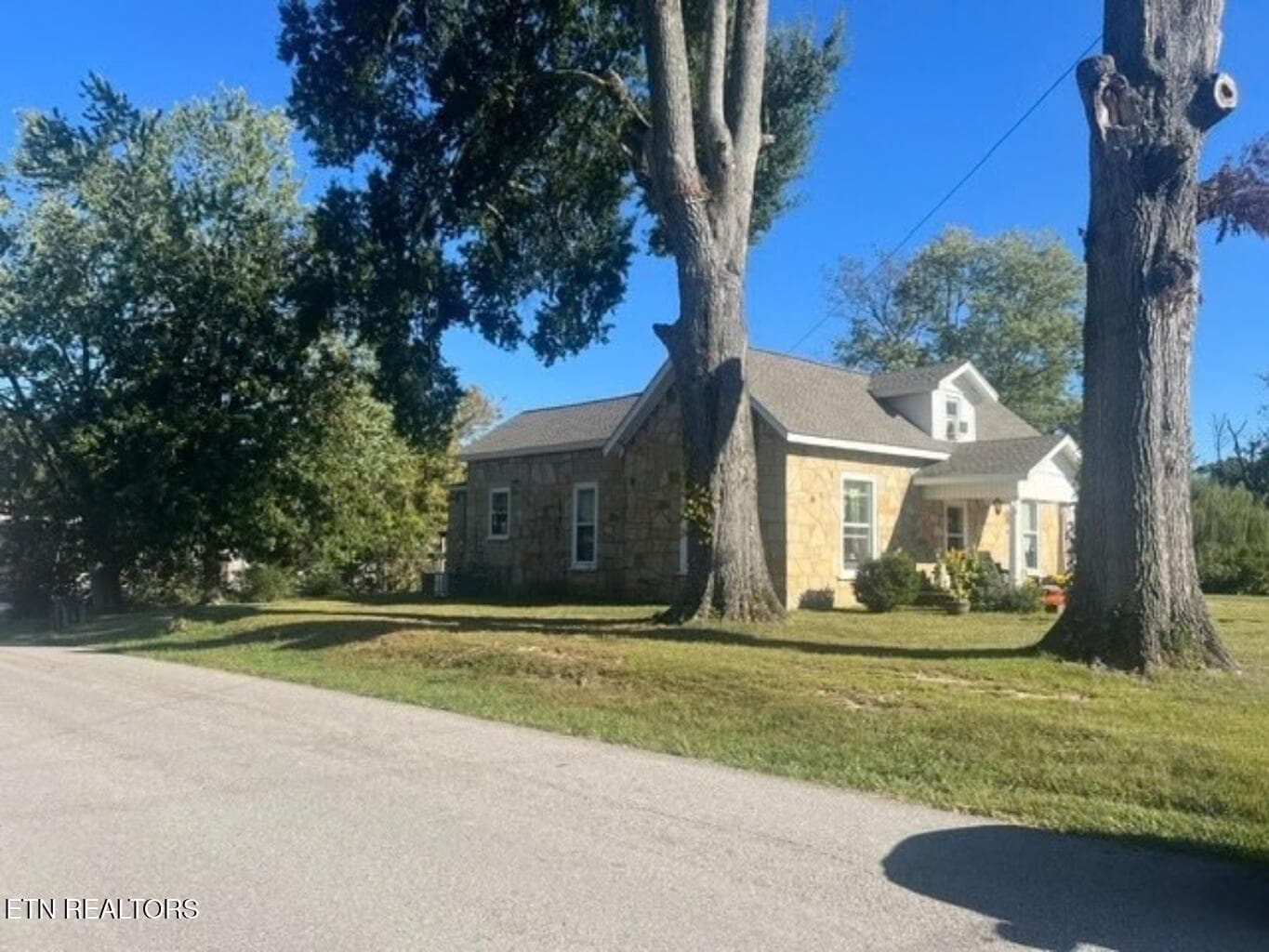 2 - 607 N Spring St, Livingston, TN 38570, Livingston