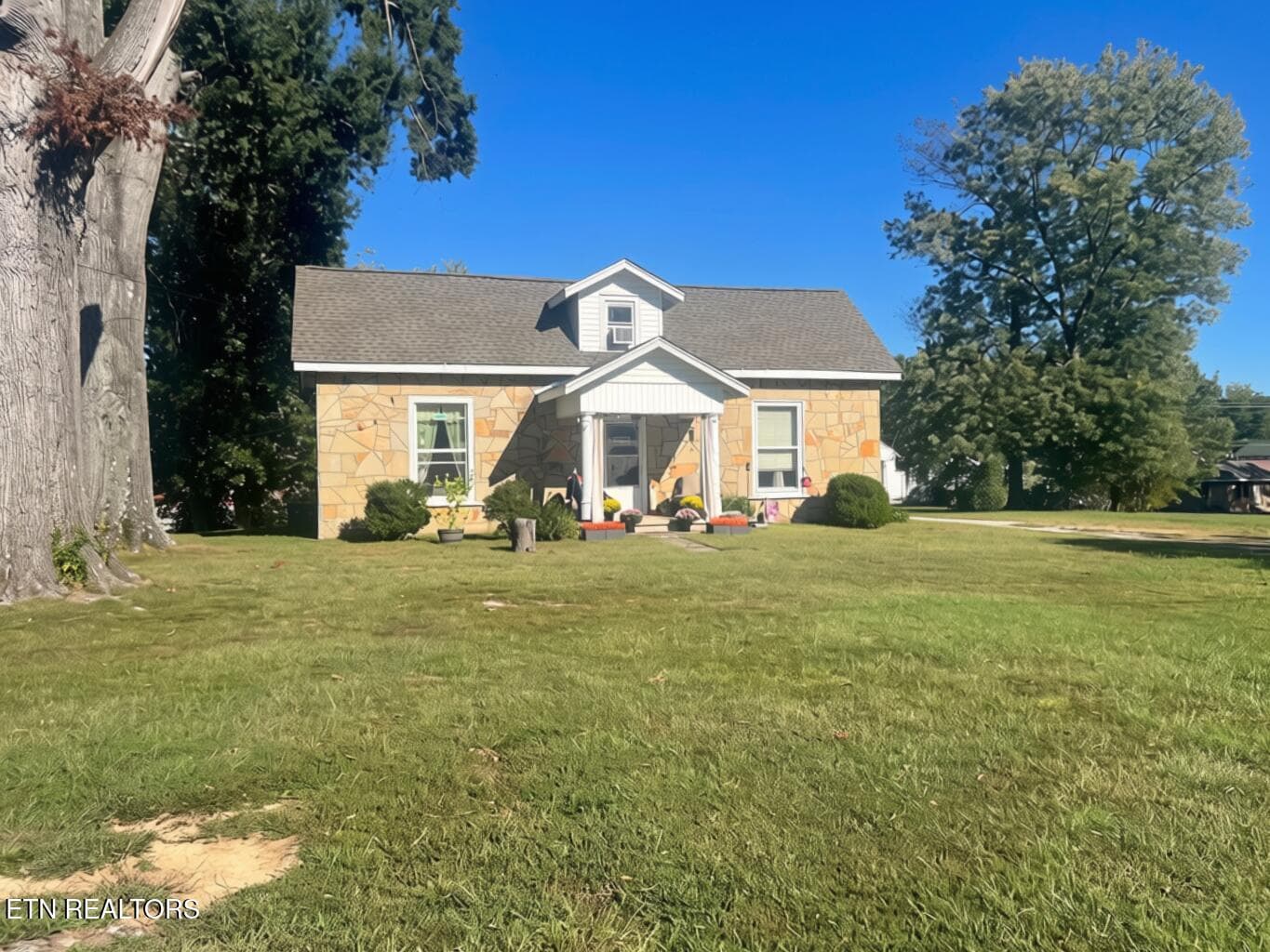2 (1) - 607 N Spring St, Livingston, TN 38570, Livingston