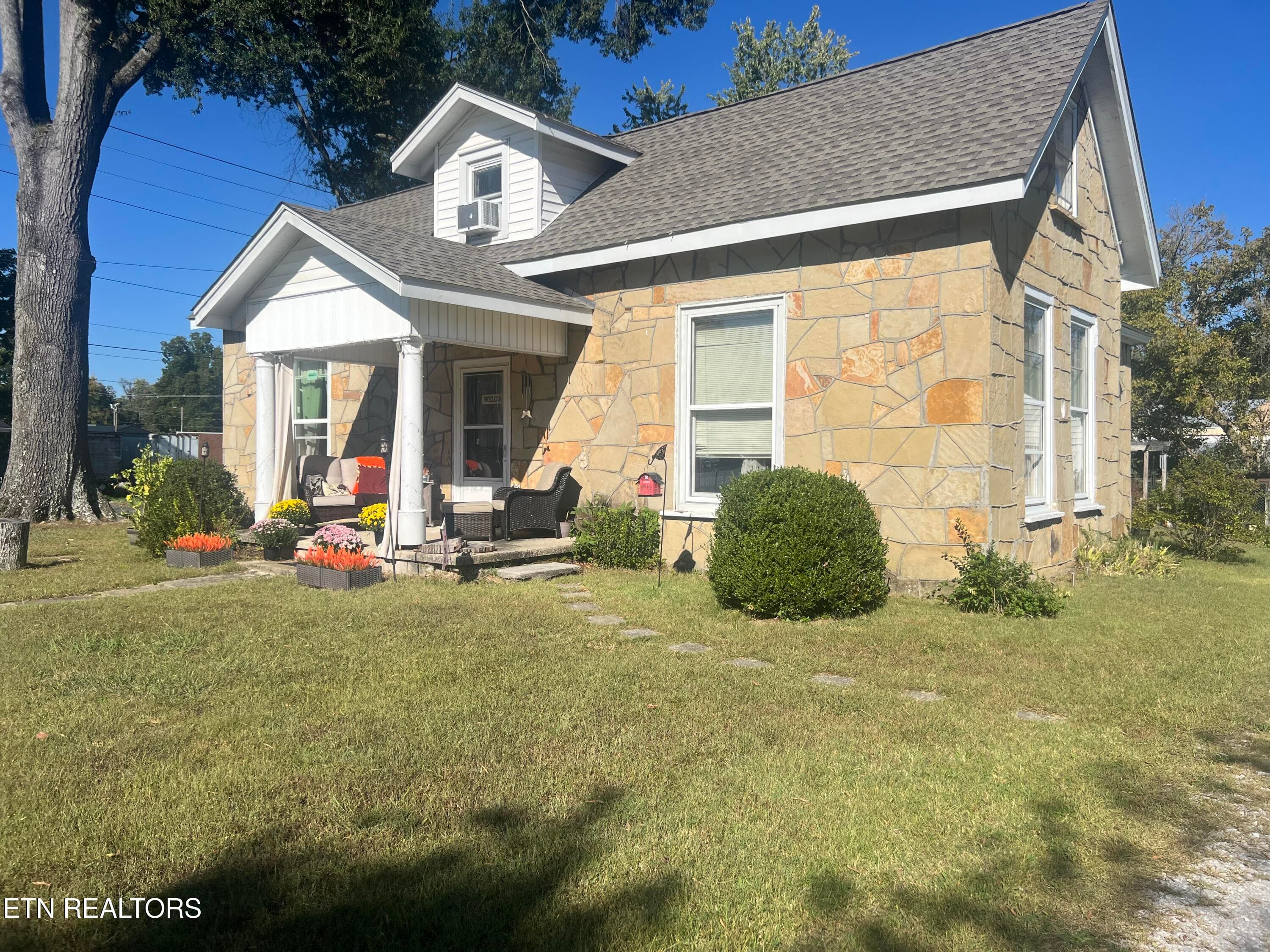 IMG_6885 - 607 N Spring St, Livingston, TN 38570, Livingston