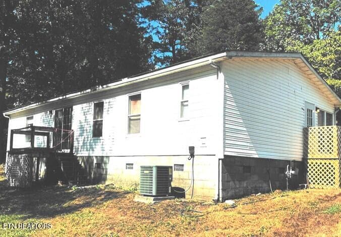 Back of house Oct 29 2026 auction - 1648 Dutch Valley Rd, Clinton, TN 37716, Clinton