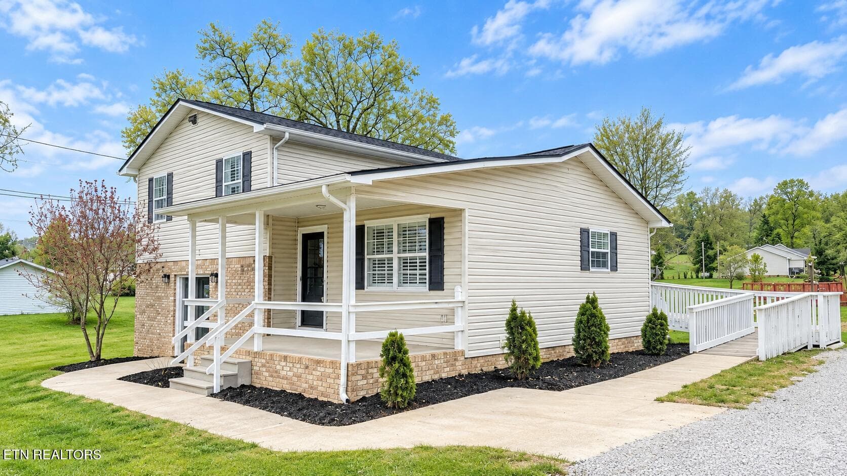 Side - 724 W 3rd Ave, Oneida, TN 37841, Oneida