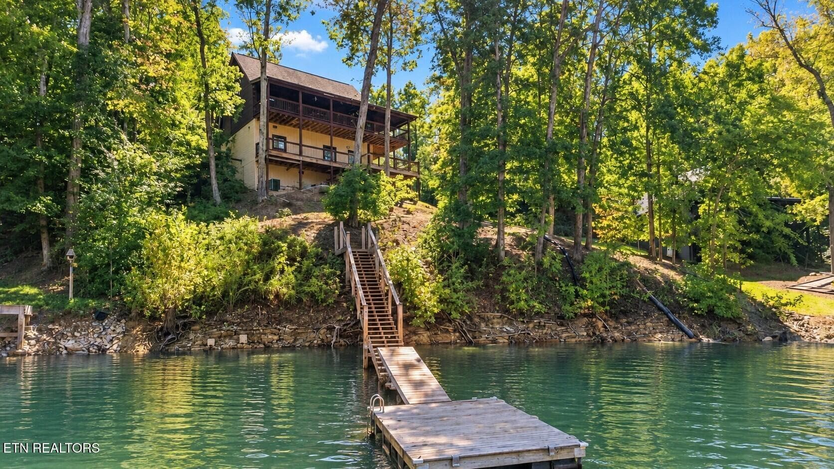 Lakeside Cabin Above Emerald Waters - 118 Daryl Way, Sevierville, TN 37876, Sevierville