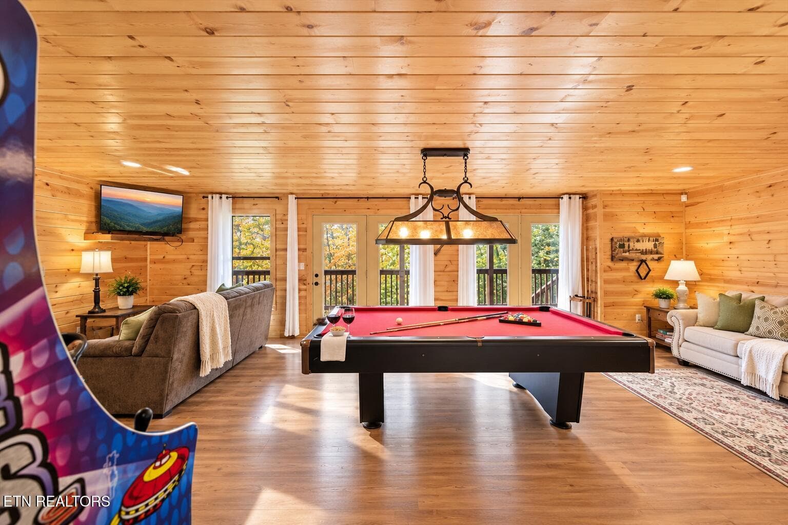 Spacious entertainment area - 2440 Breezy Rd, Sevierville, TN 37876, Sevierville