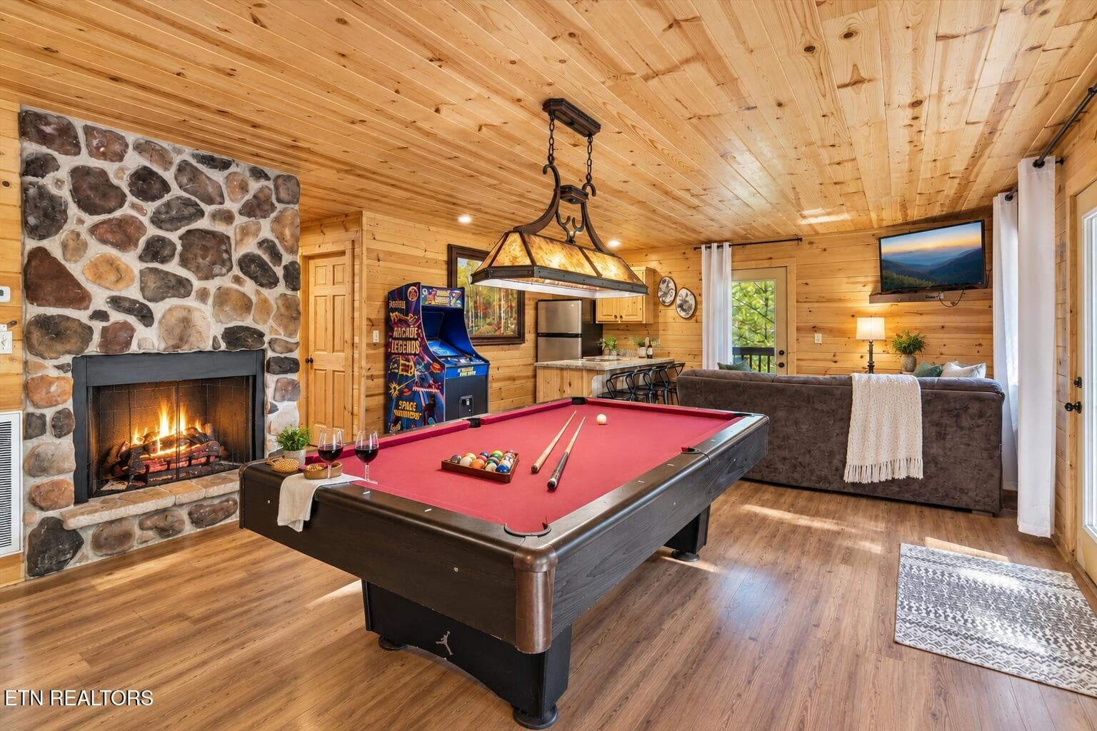 Spacious Entertainment Area - 2440 Breezy Rd, Sevierville, TN 37876, Sevierville