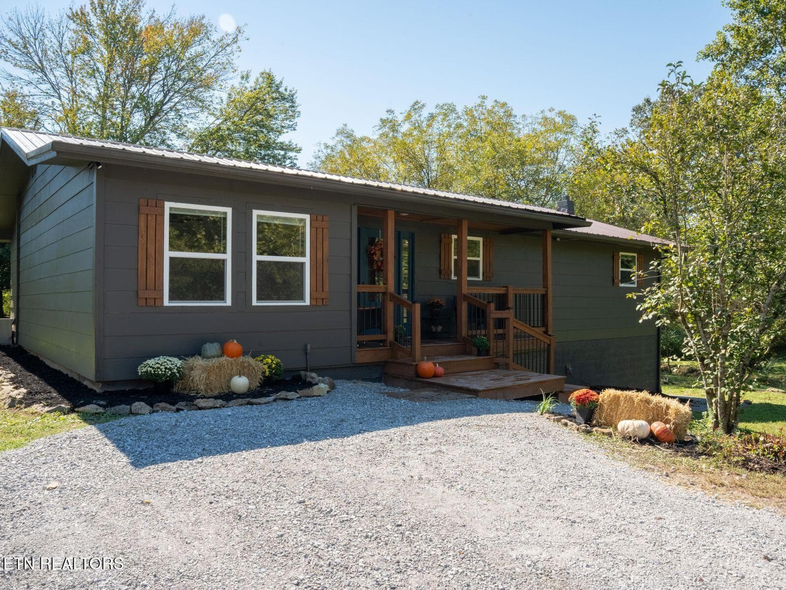 9526 Smoky Row Rd, Strawberry Plains, TN 37871