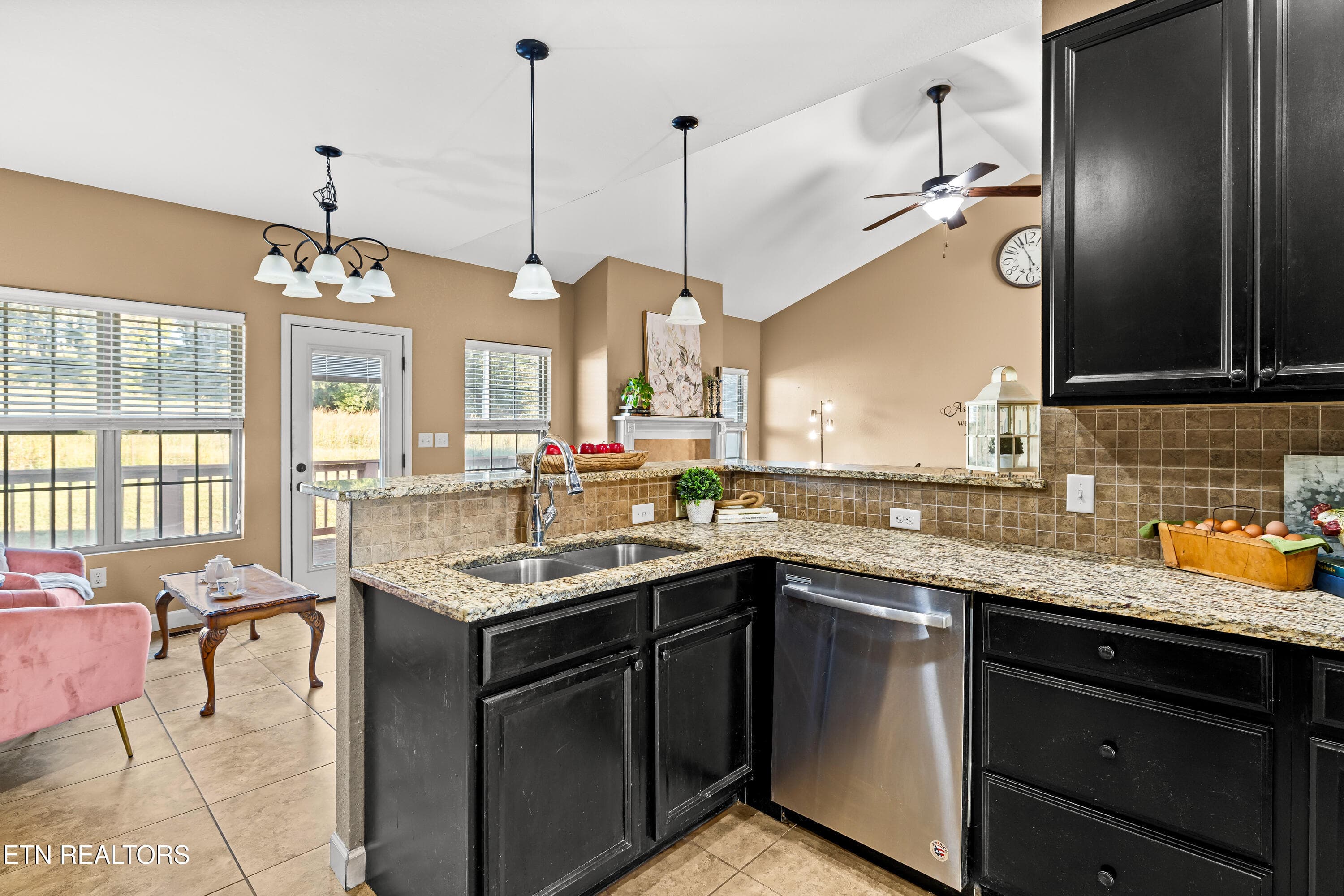 KITCHEN AND BREAKFAST - 1252 Marble Hill Rd, Friendsville, TN 37737