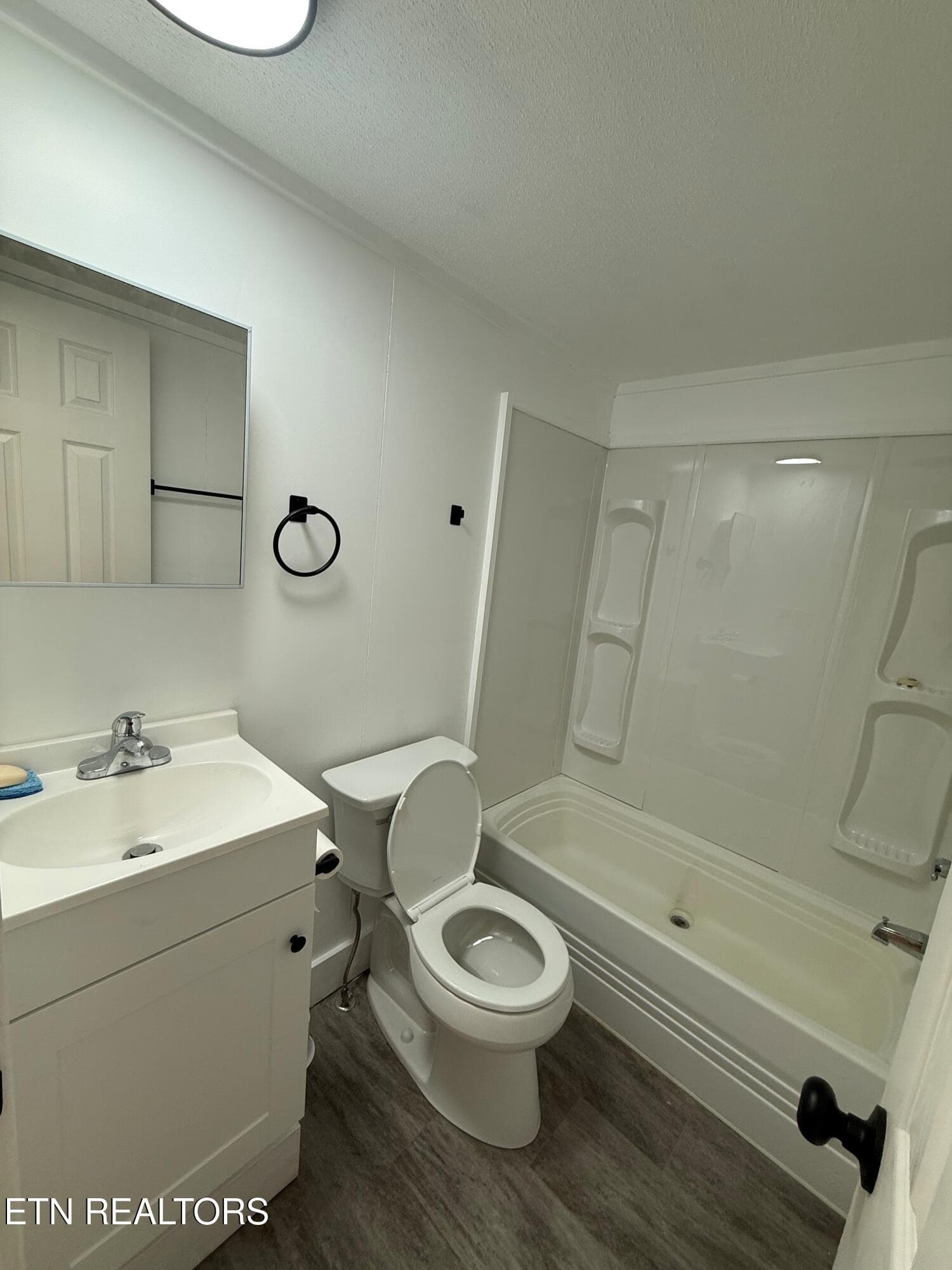 Guest Bathroom - 9544 Raccoon Woods Drive, Heiskell, TN 37754, Heiskell