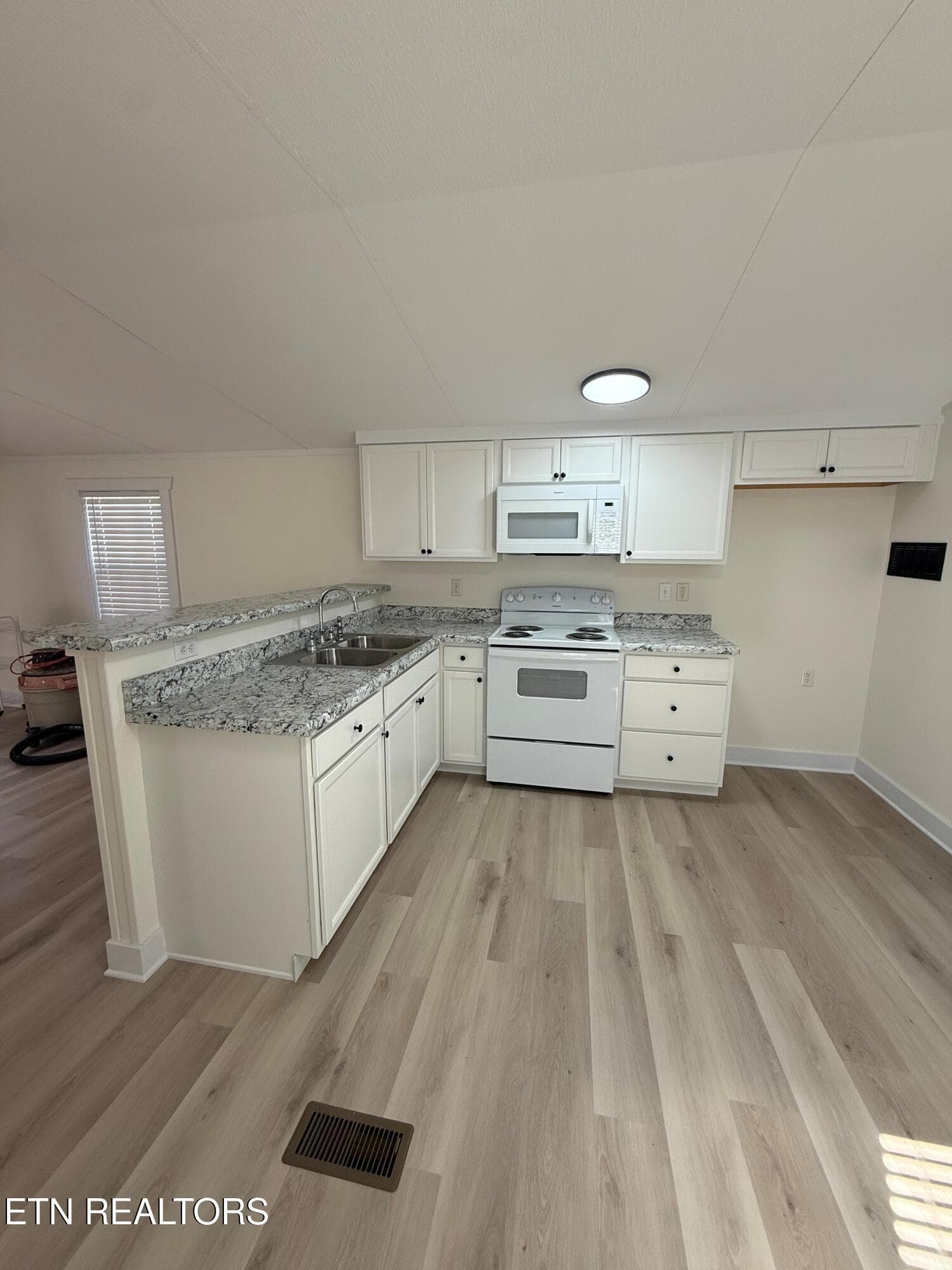 Kitchen - 9544 Raccoon Woods Drive, Heiskell, TN 37754, Heiskell
