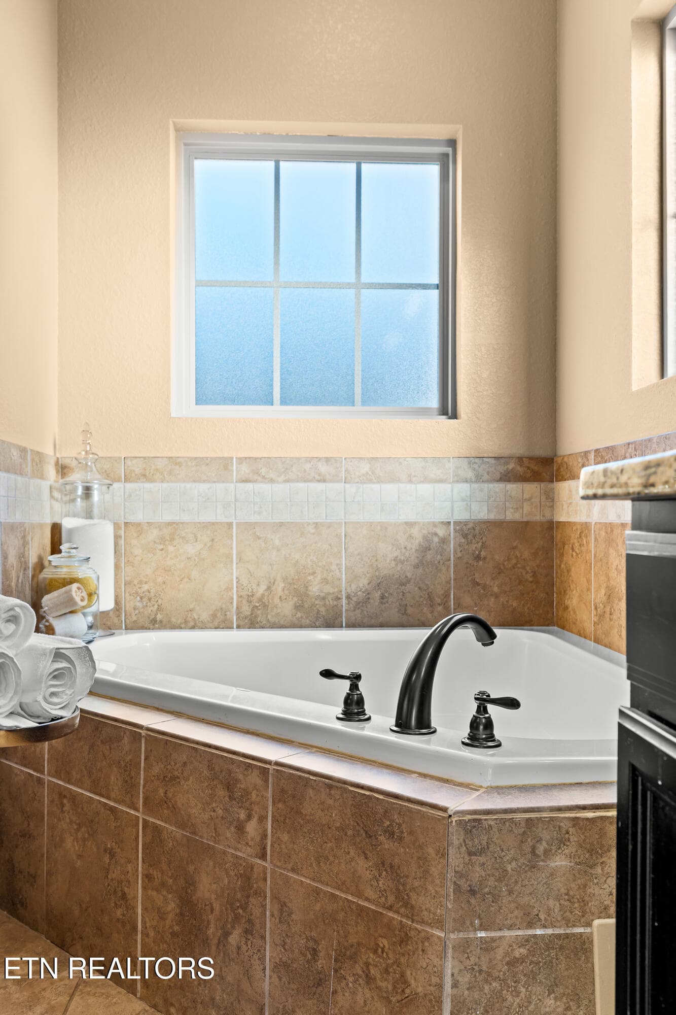 JETTED TUB - 1252 Marble Hill Rd, Friendsville, TN 37737