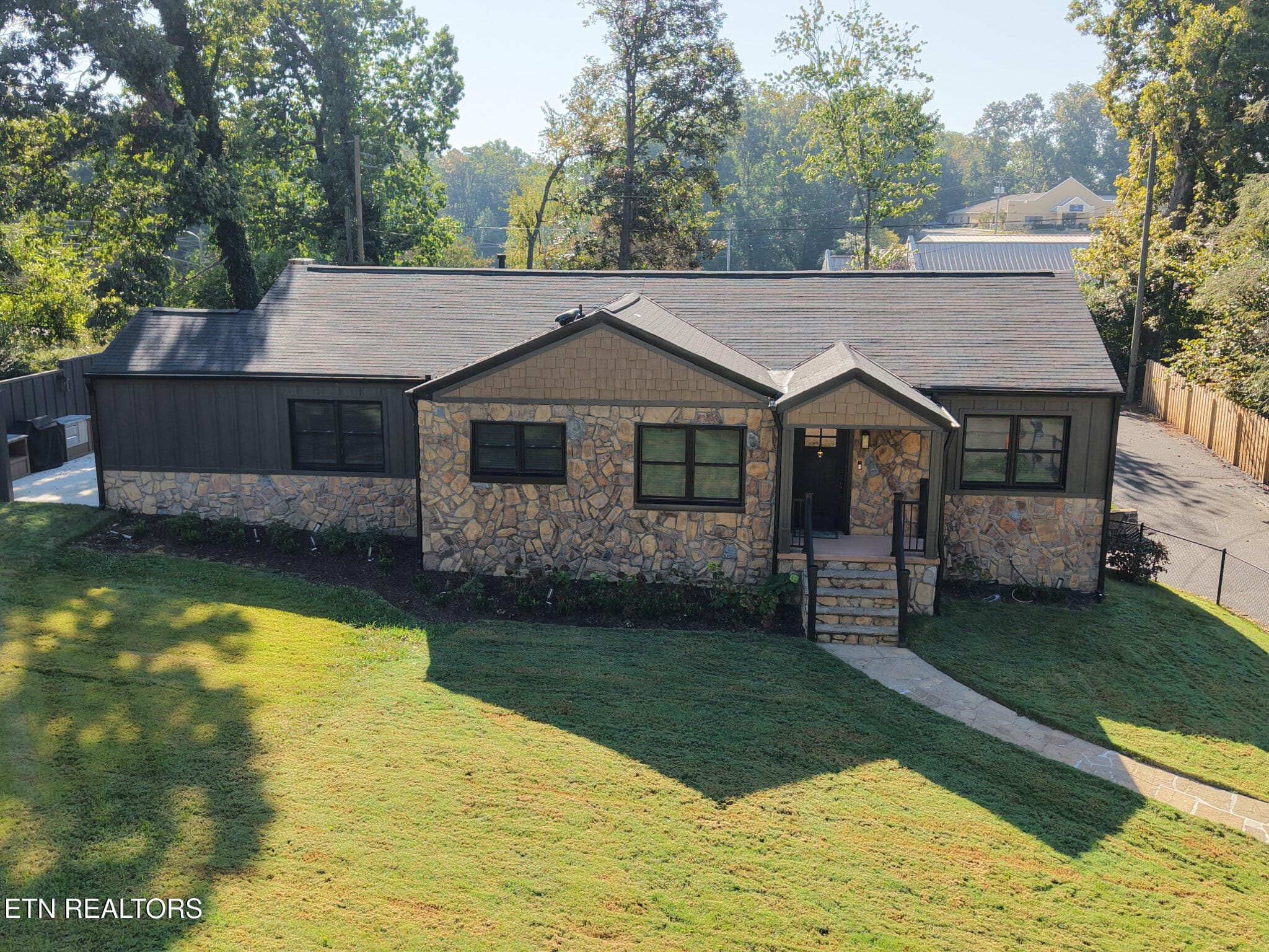 Front - 3434 Kenilworth Lane, Knoxville, TN 37917, Knoxville