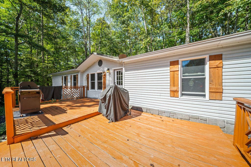 front deck - 257 Old Andersonville Pike, Heiskell, TN 37754, Heiskell