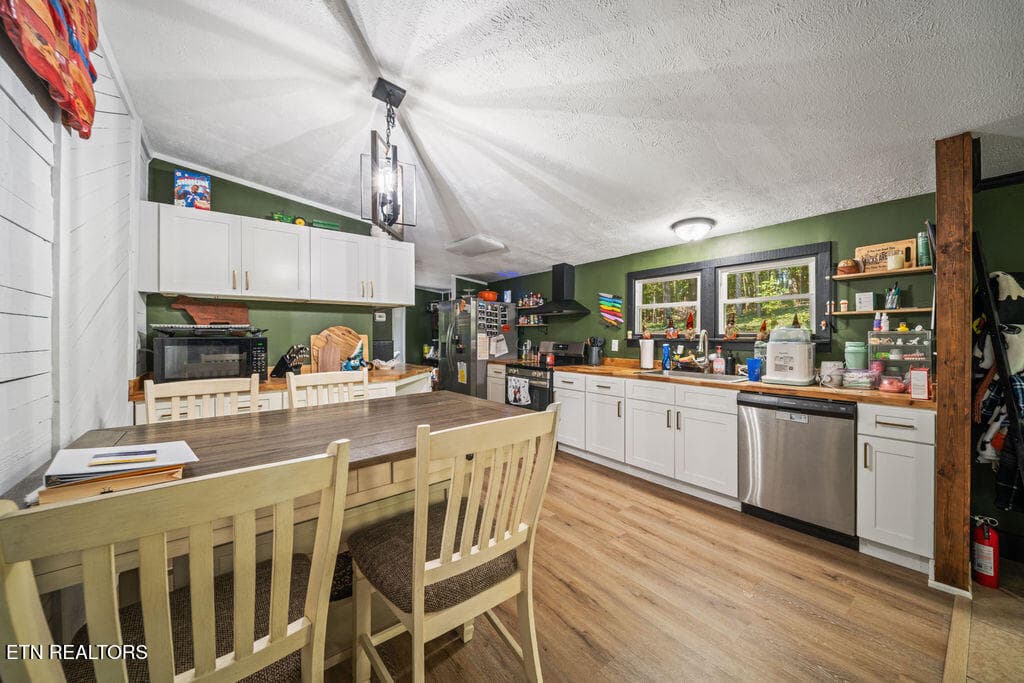 kitchen - 257 Old Andersonville Pike, Heiskell, TN 37754, Heiskell