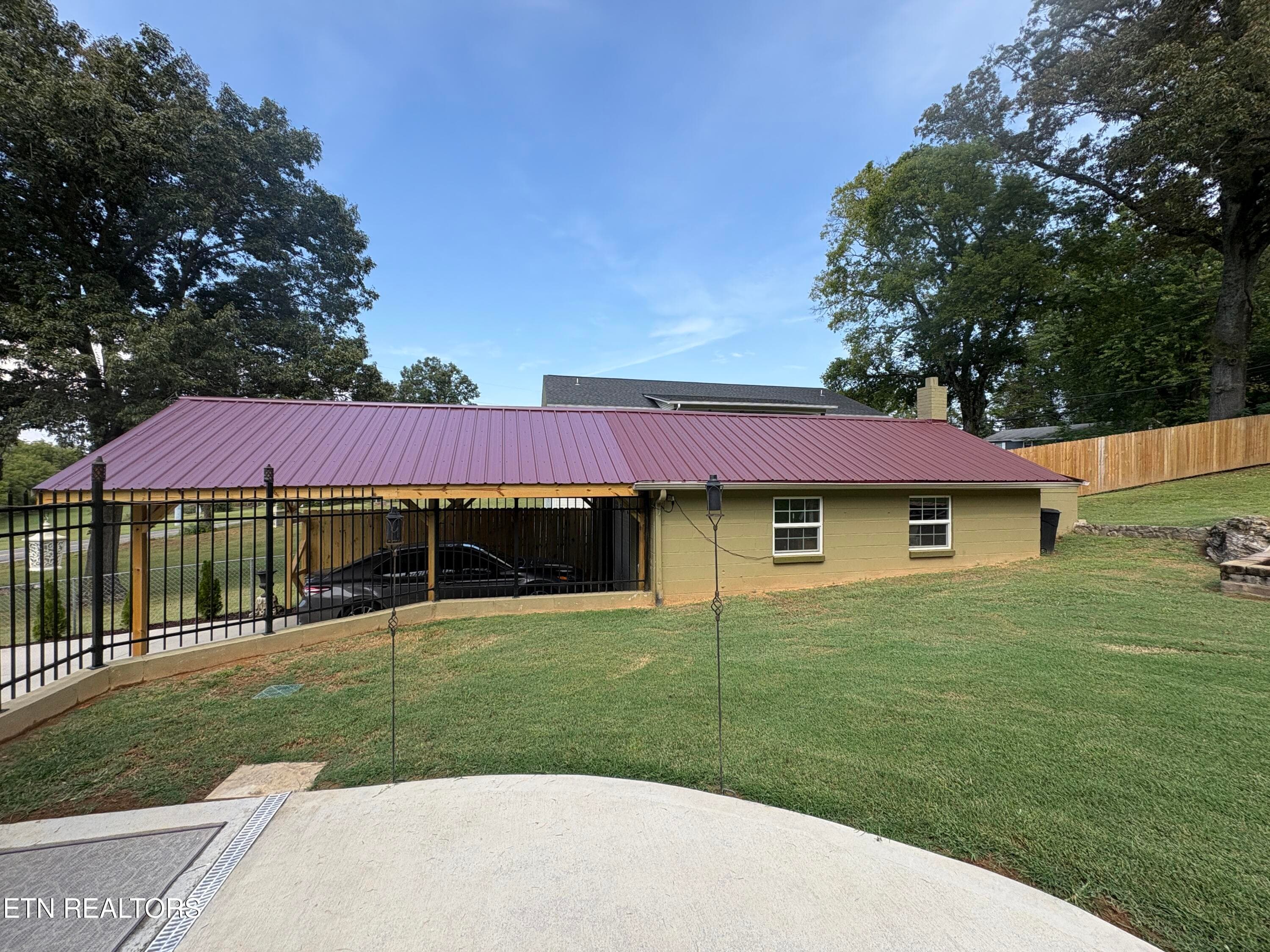IMG_0146 - 719 N College St, Madisonville, TN 37354, Madisonville