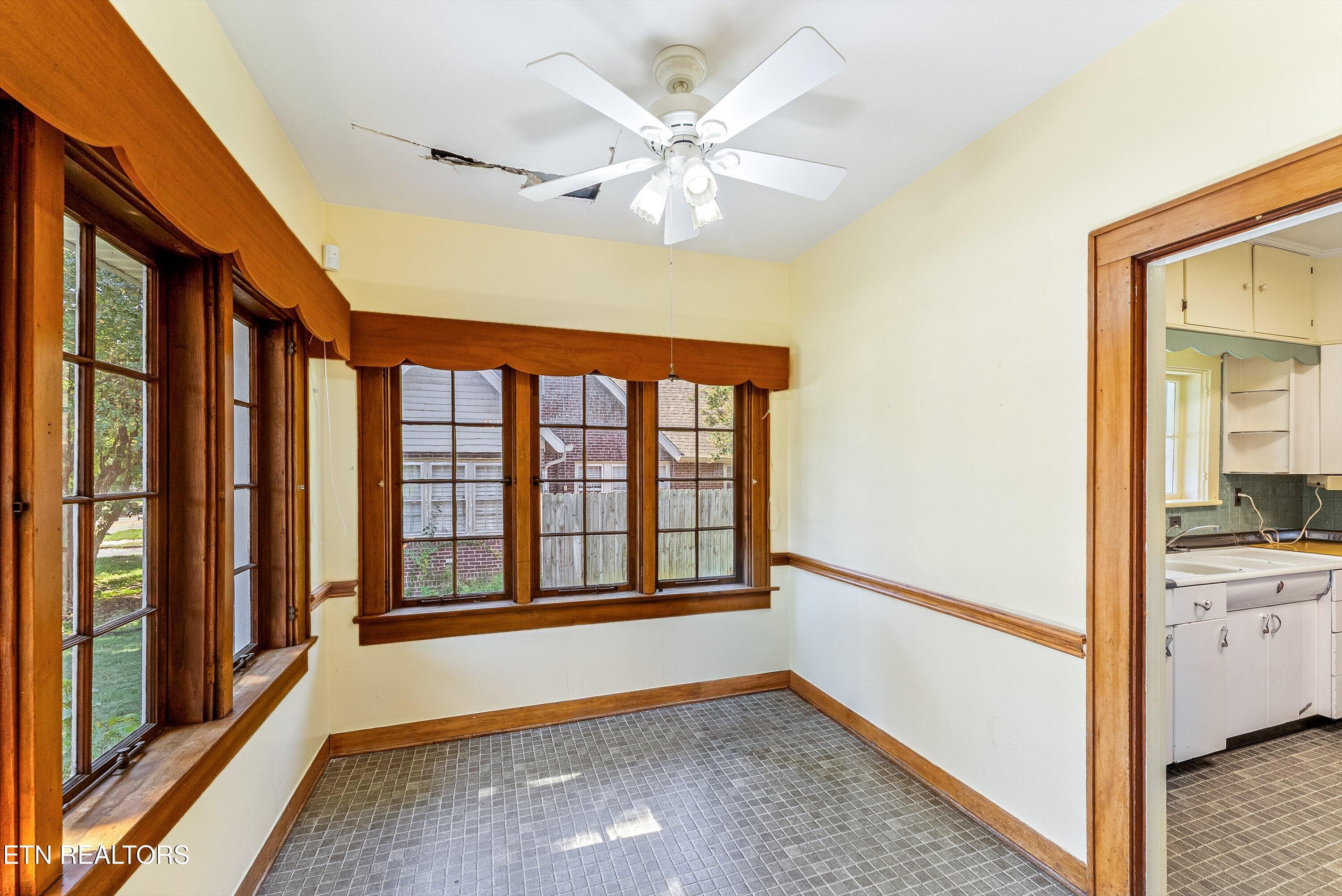 18-2nd Sun Room A1 - 119 Adair Drive, Knoxville, TN 37918, Knoxville