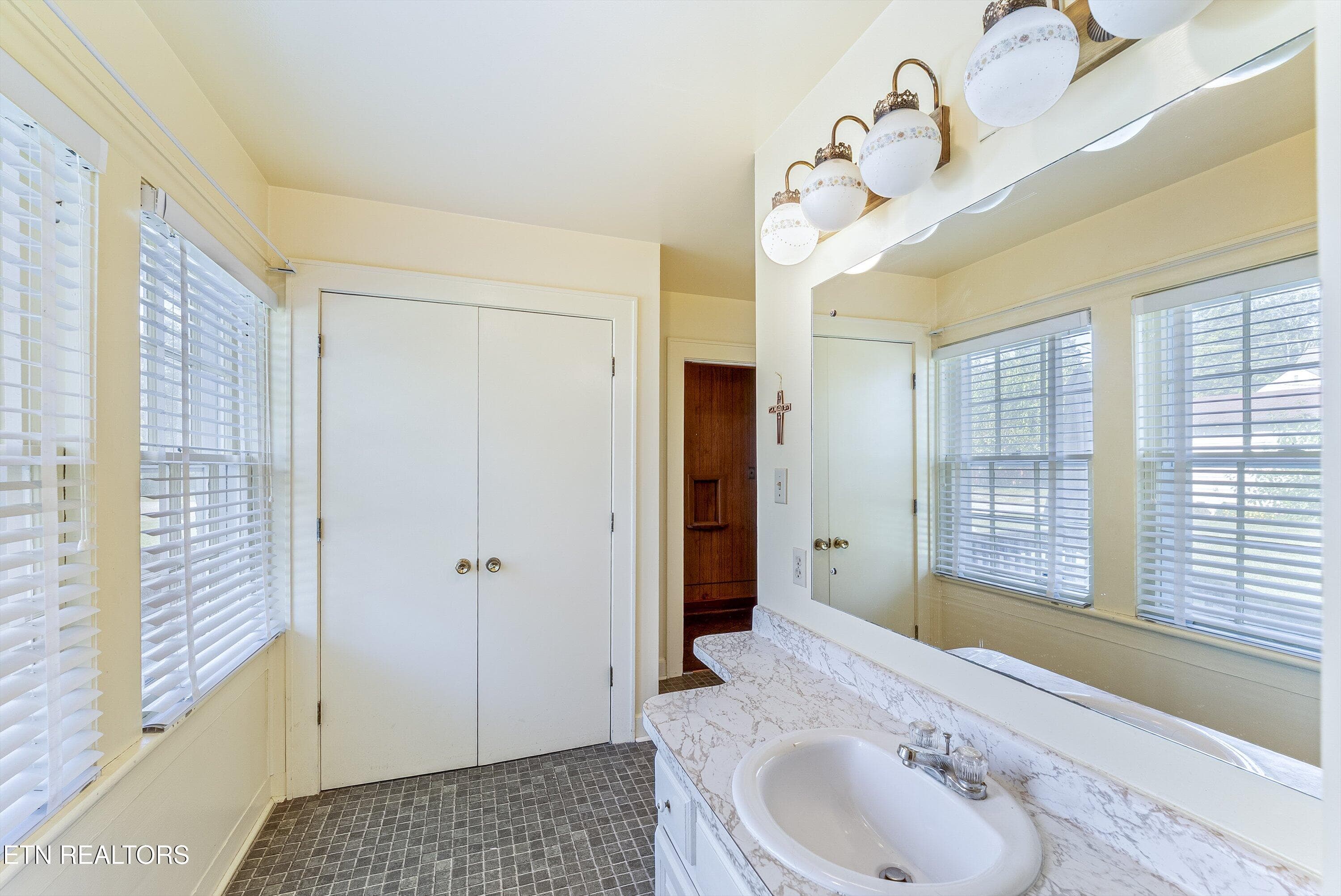 24-1st Bath A1 - 119 Adair Drive, Knoxville, TN 37918, Knoxville