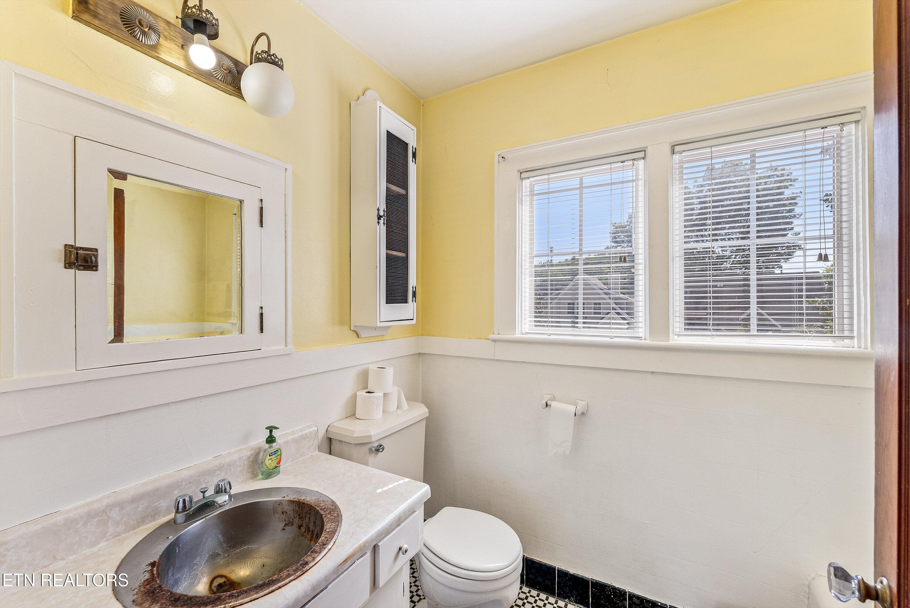 33-3rd Bath A1 - 119 Adair Drive, Knoxville, TN 37918, Knoxville
