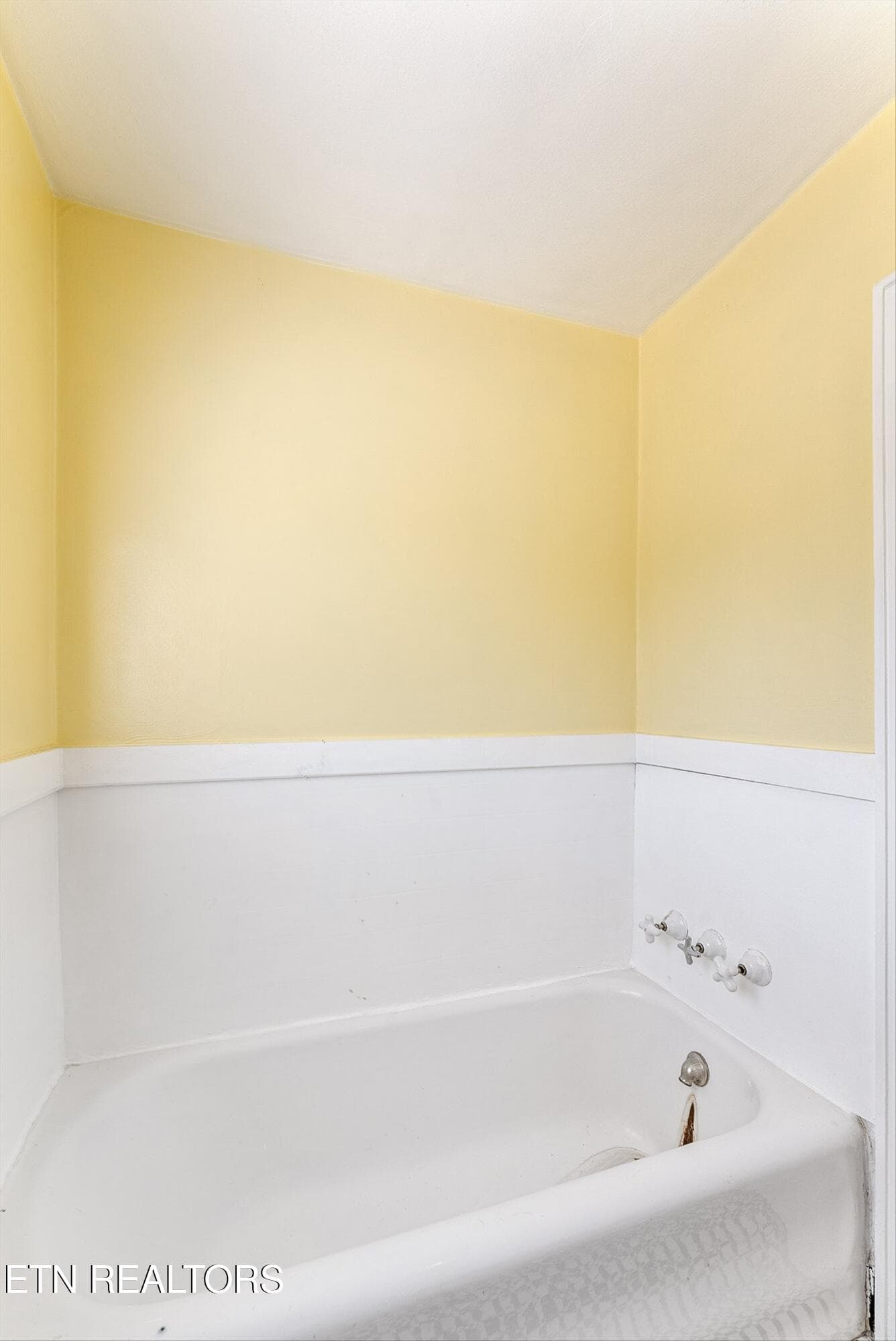 35-3rd Bath A3 - 119 Adair Drive, Knoxville, TN 37918, Knoxville