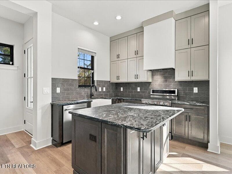 13-009_1I2A2004 - 1511 Grainger Ave, Knoxville, TN 37917, Knoxville